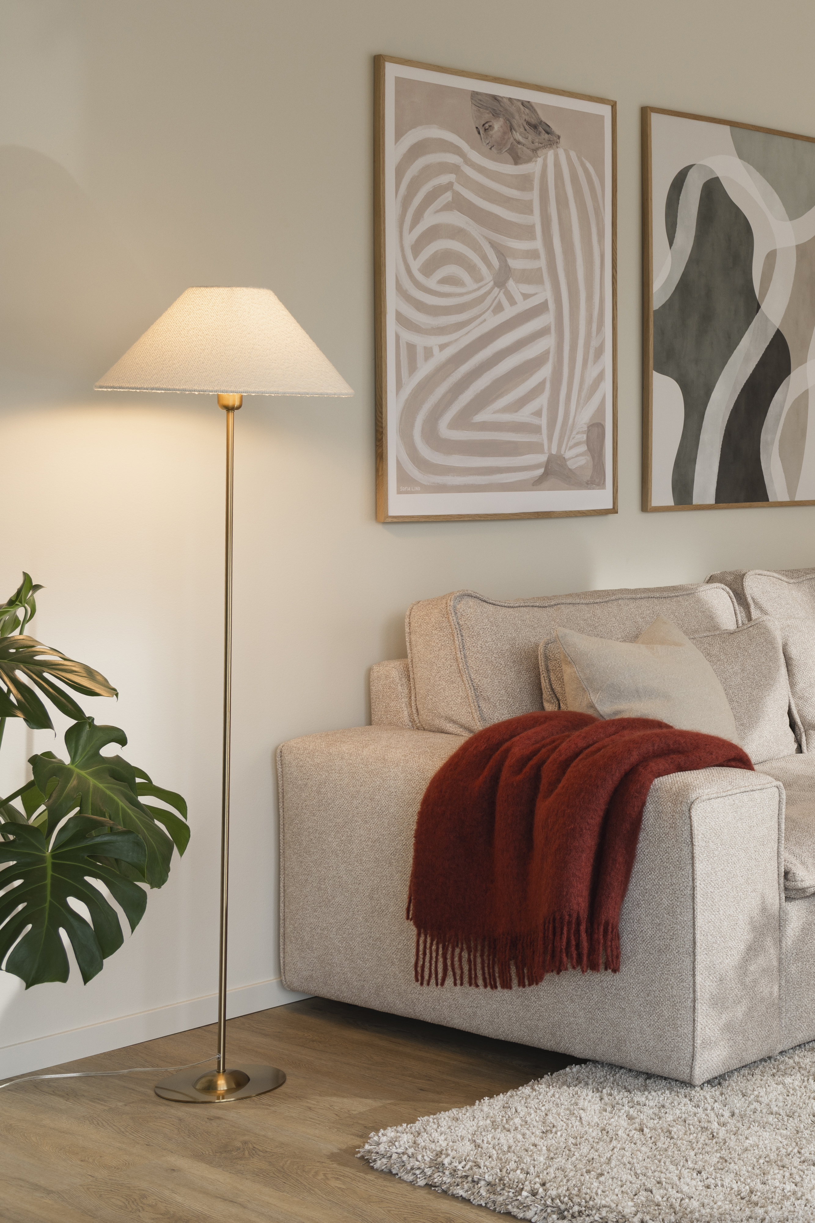 Globen Lighting Iris Lattiavalaisimen Jalusta Harjattu Messinki