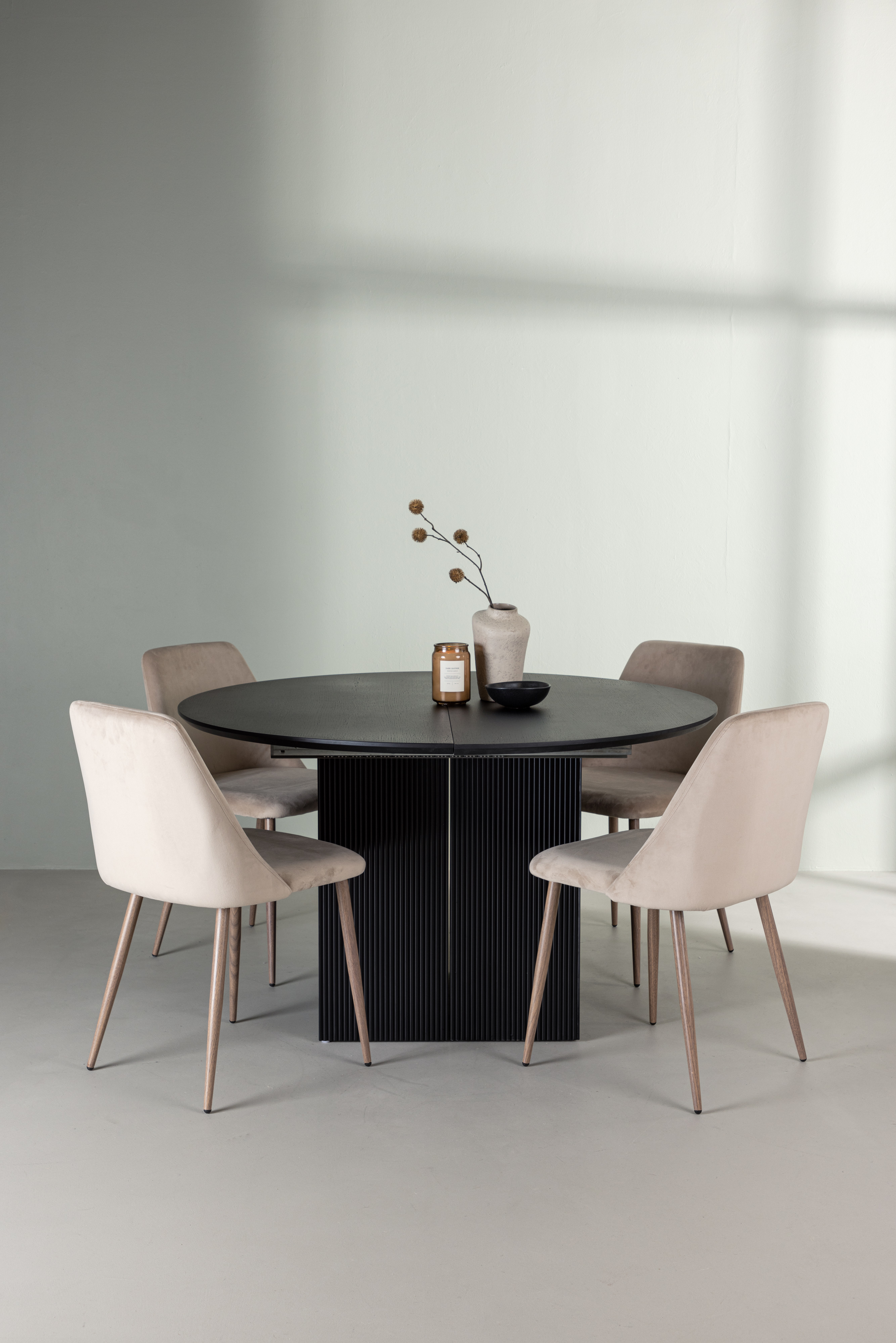 Venture Home Lori Matstol Sammet Beige