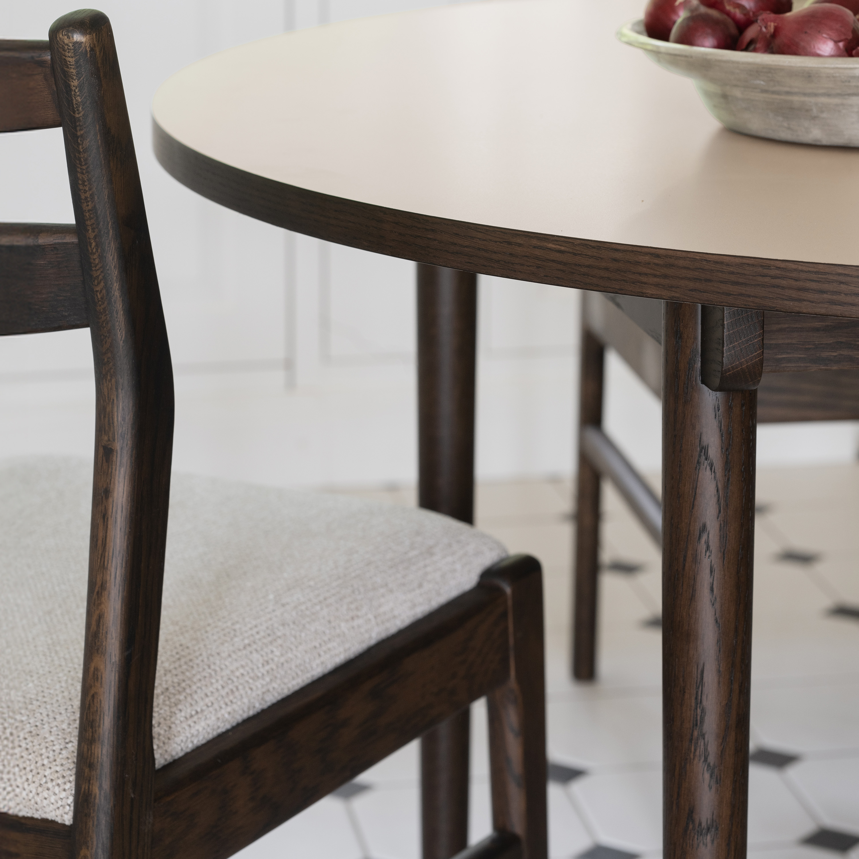 Rowico Home Fairmount Matbord Runt Beige/Brun Ek Ø120