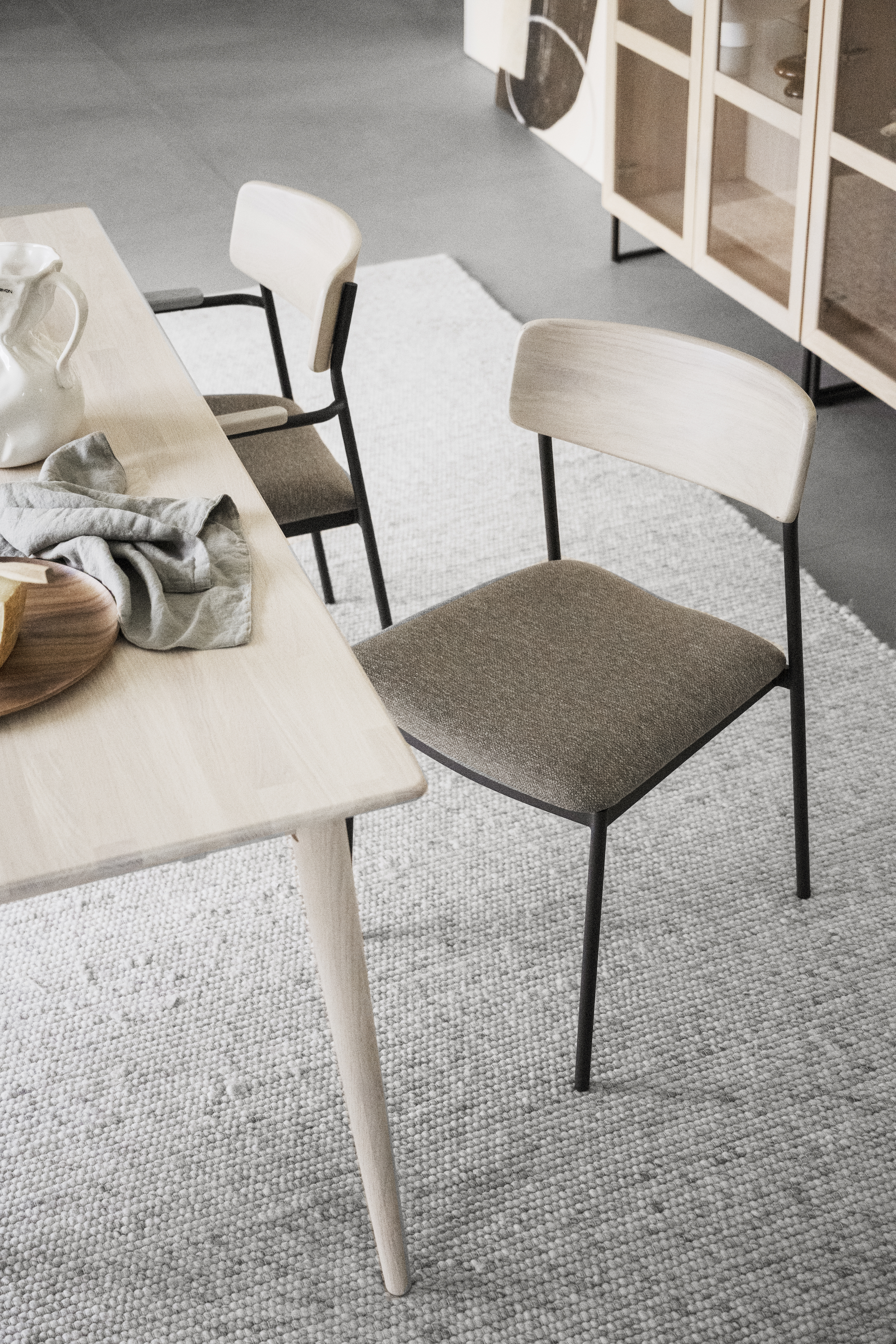 Rowico Home Maymont Esszimmerstuhl Weiß Pigmentierte Eiche/Dunkelbeige/Schwarz