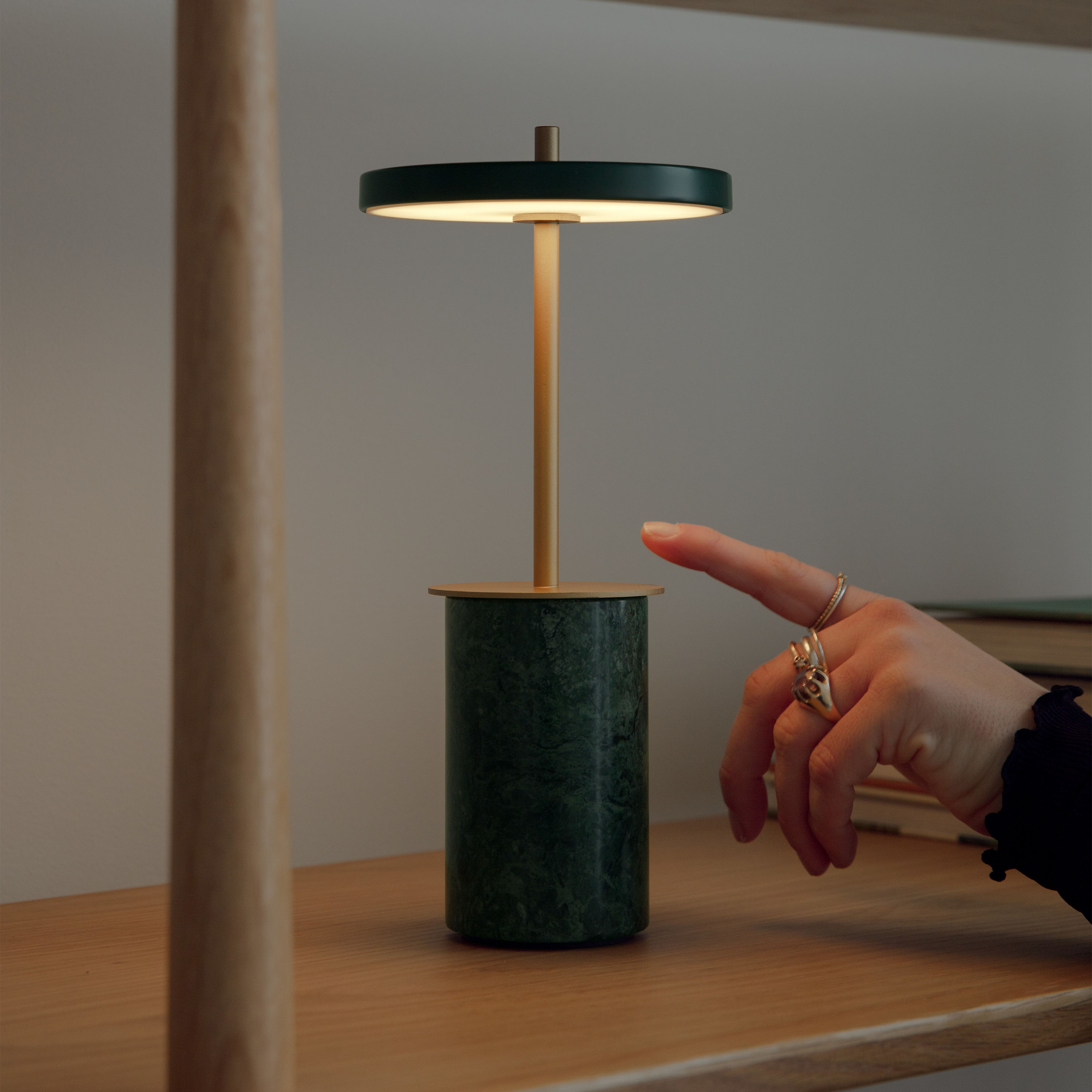 Umage Asteria Move Mini Portabel Bordslampa Green Marble