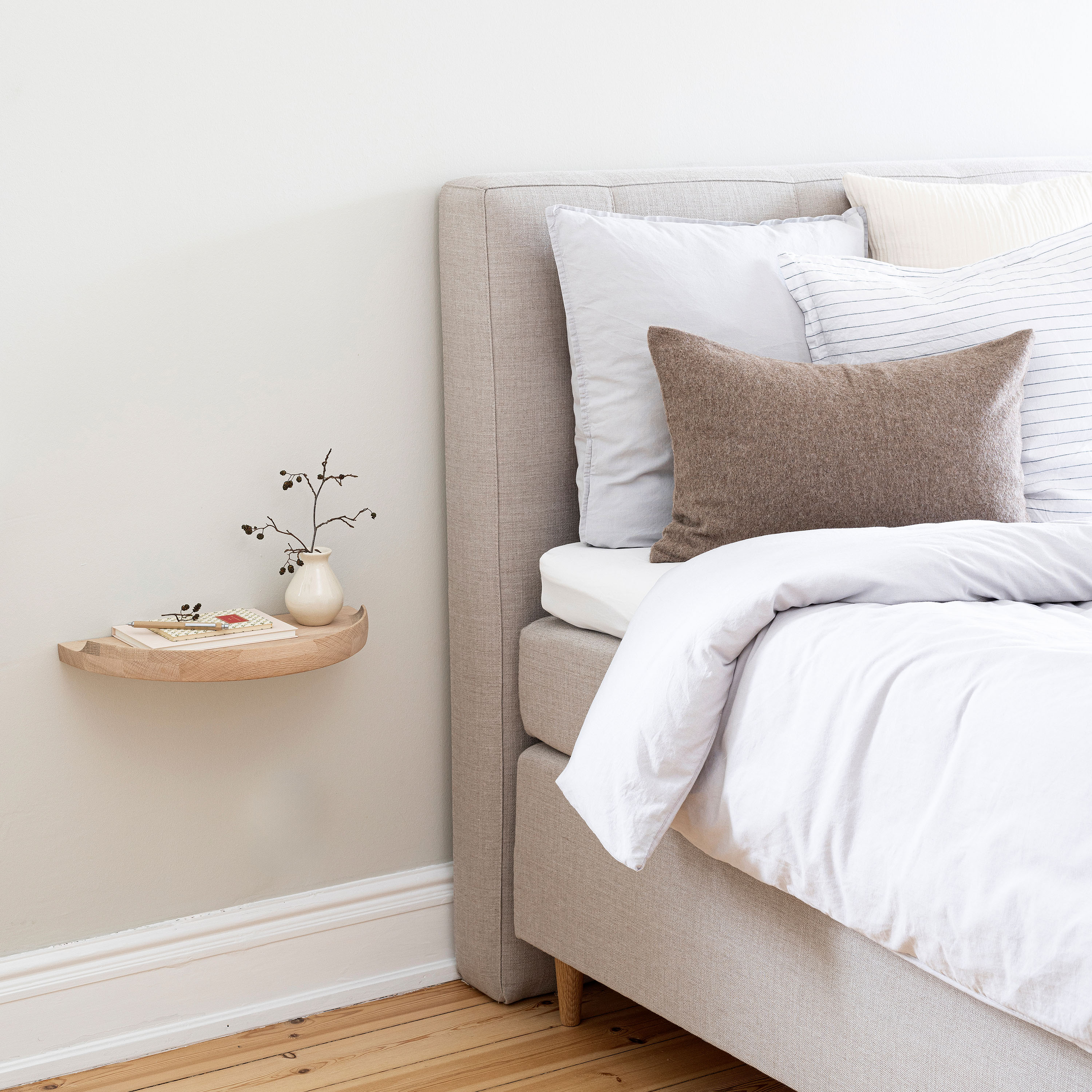 Aakjaer Furniture Arcus konsollhylle hvit oljet eik