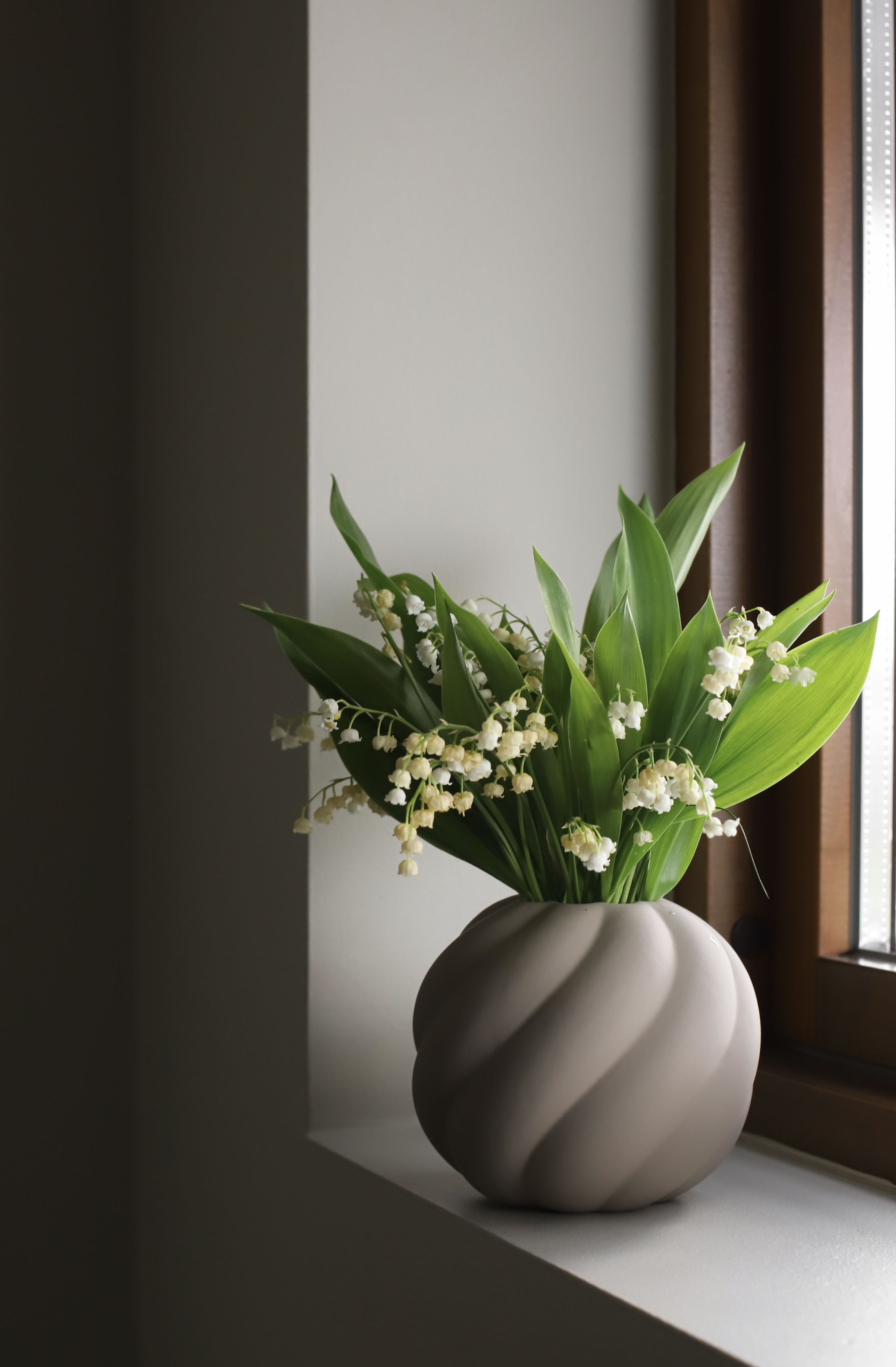 Cooee Design Twist Ball Vas Sand 12cm