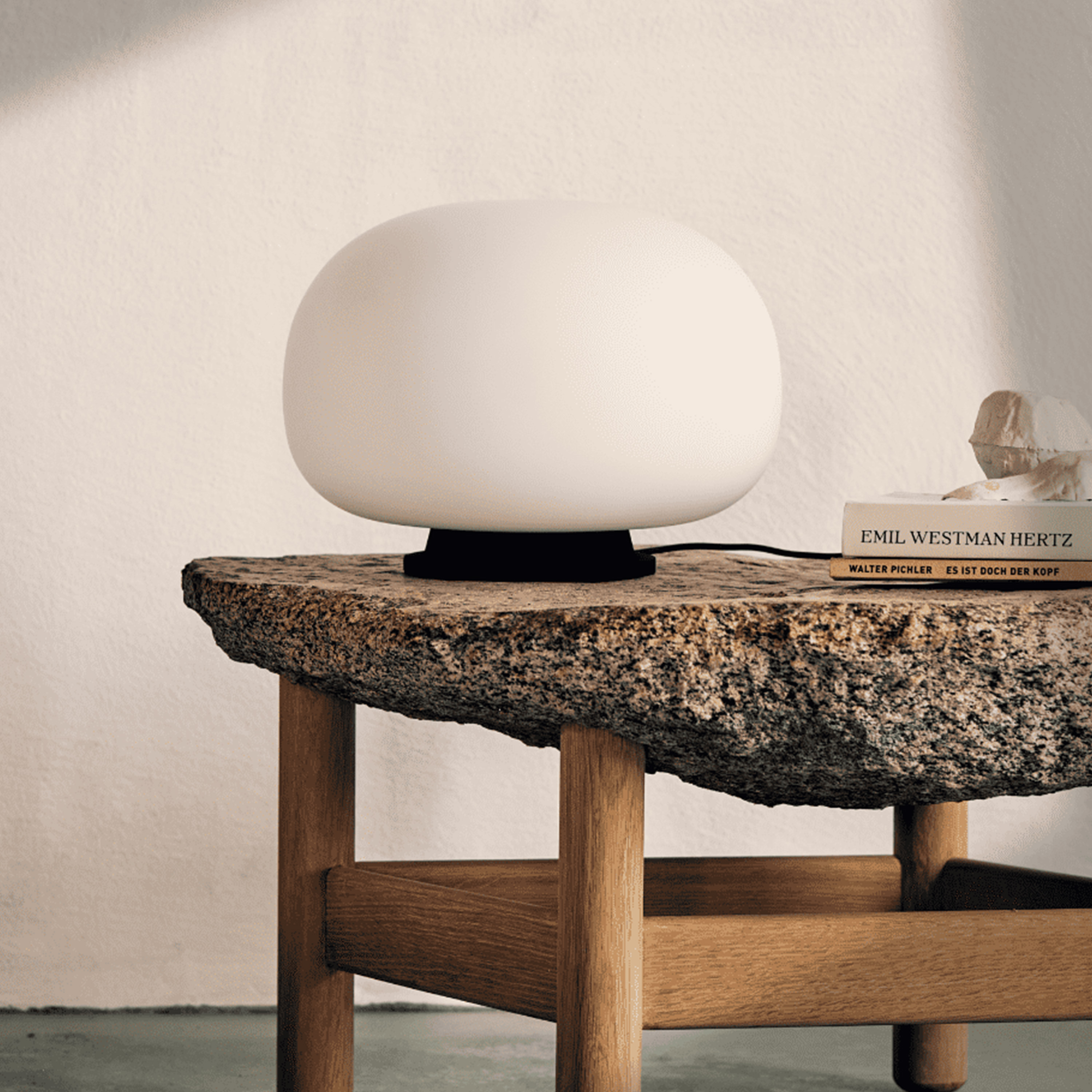 Frandsen Supernate Bordlampe Opal White/Black Ø28