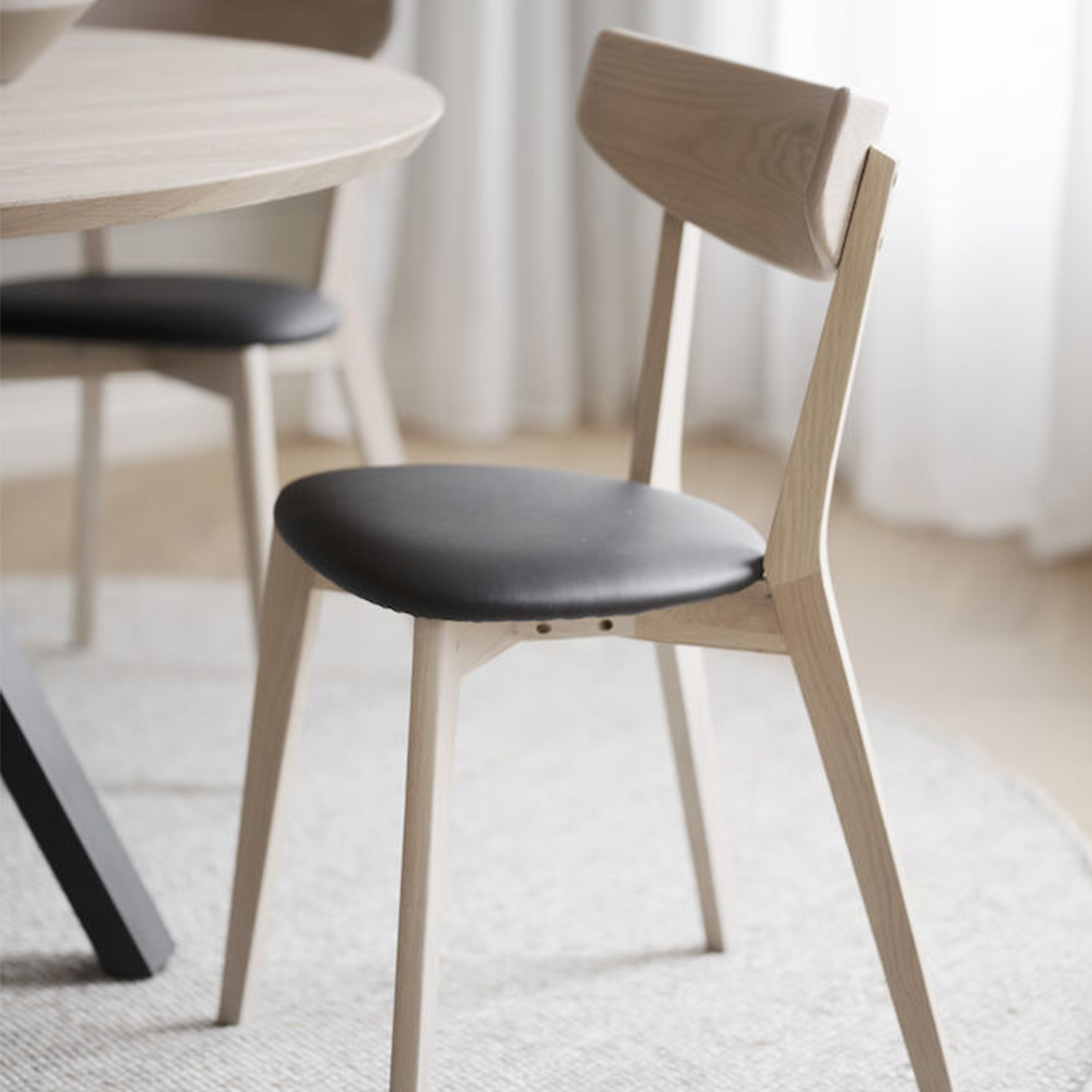 Rowico Home Ami Matstol Vitpigmenterad/Svart