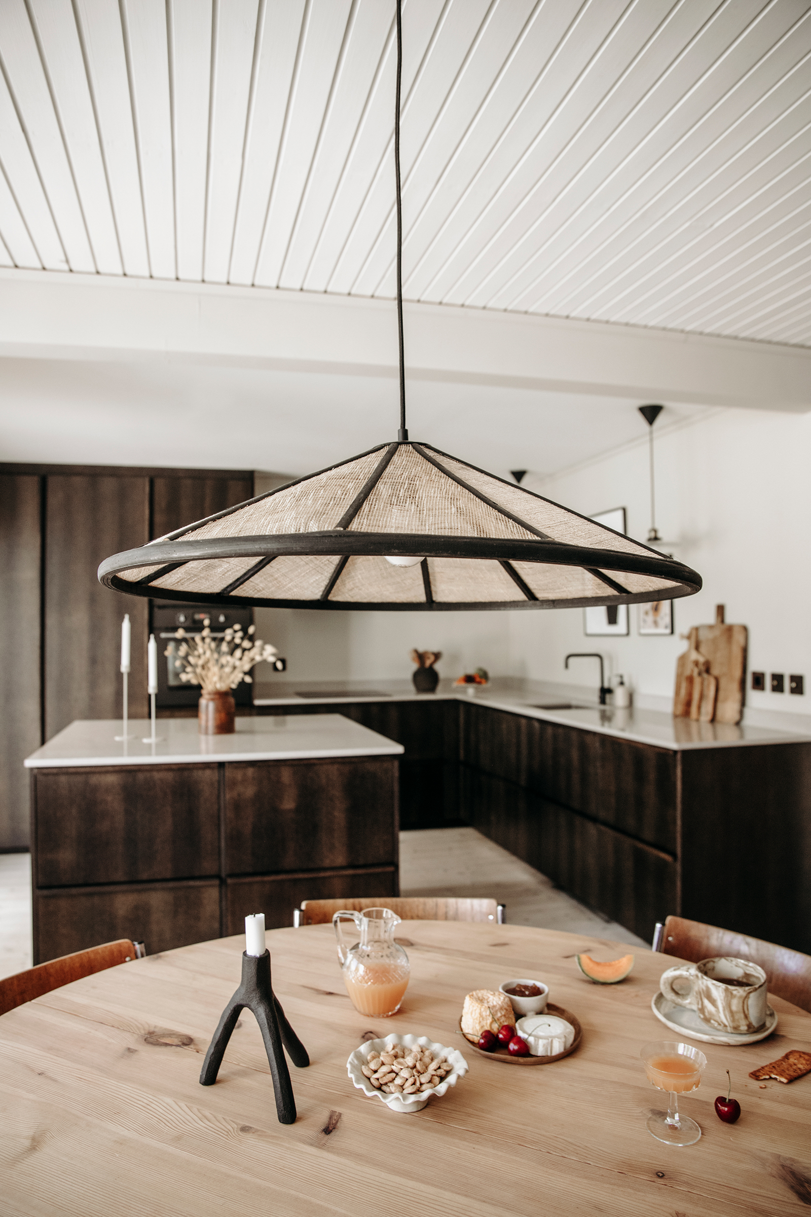 Globen Lighting Akira Taklampe Svart/Natur 70 cm