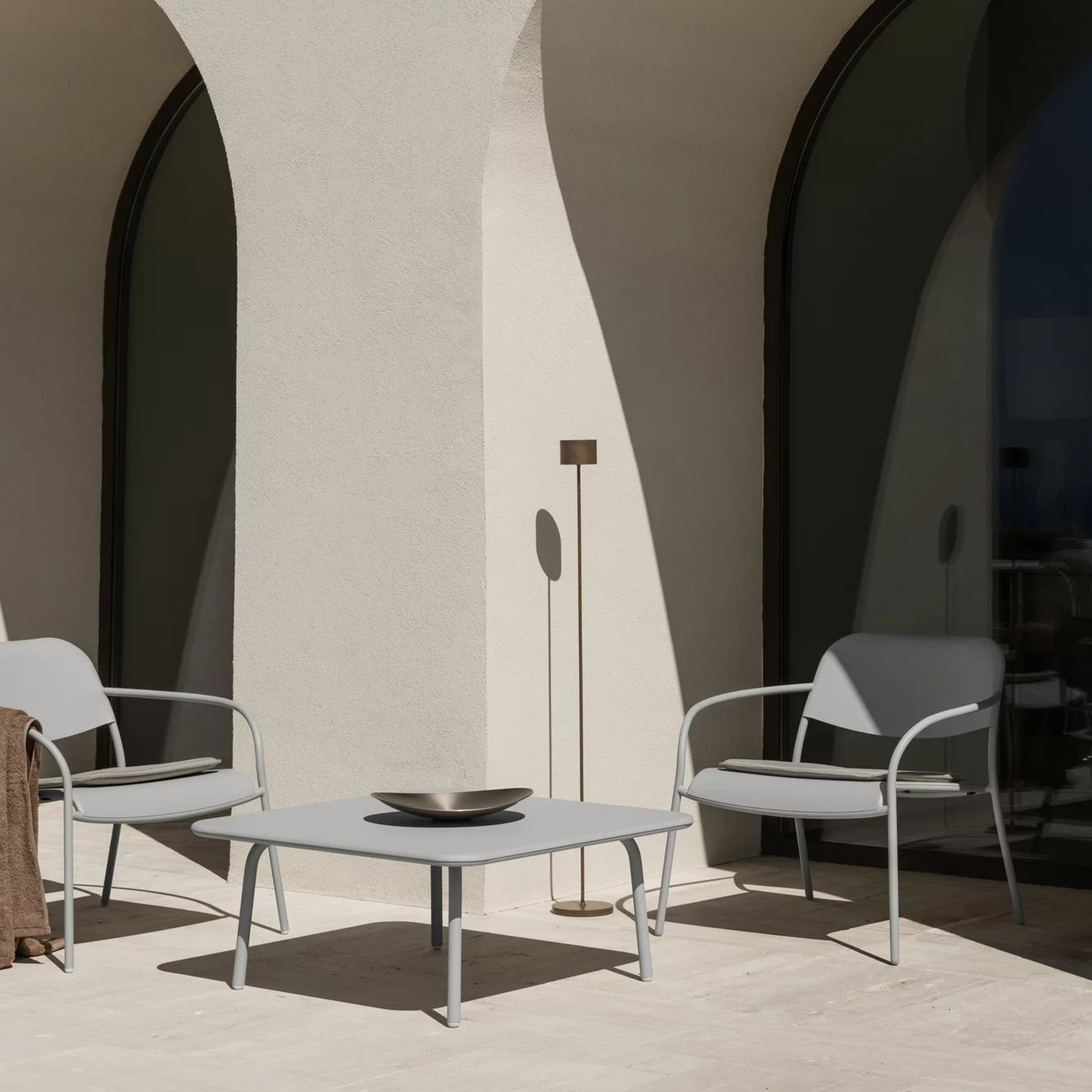 Blomus Yua Utendørs Sofabord Silk Gray 80x80