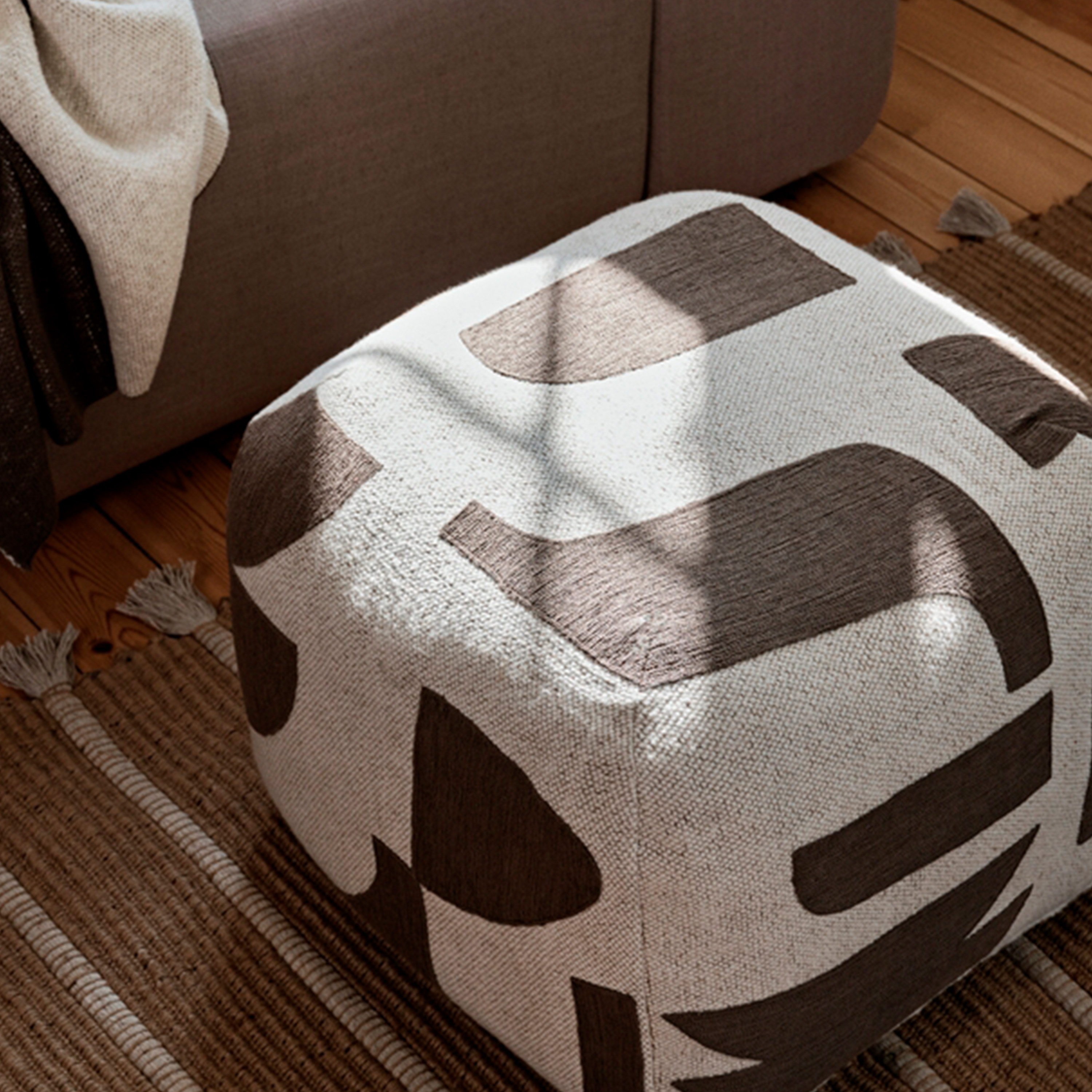 Broste Copenhagen Mundo Sittpuff Kangaroo Brown/Light Beige