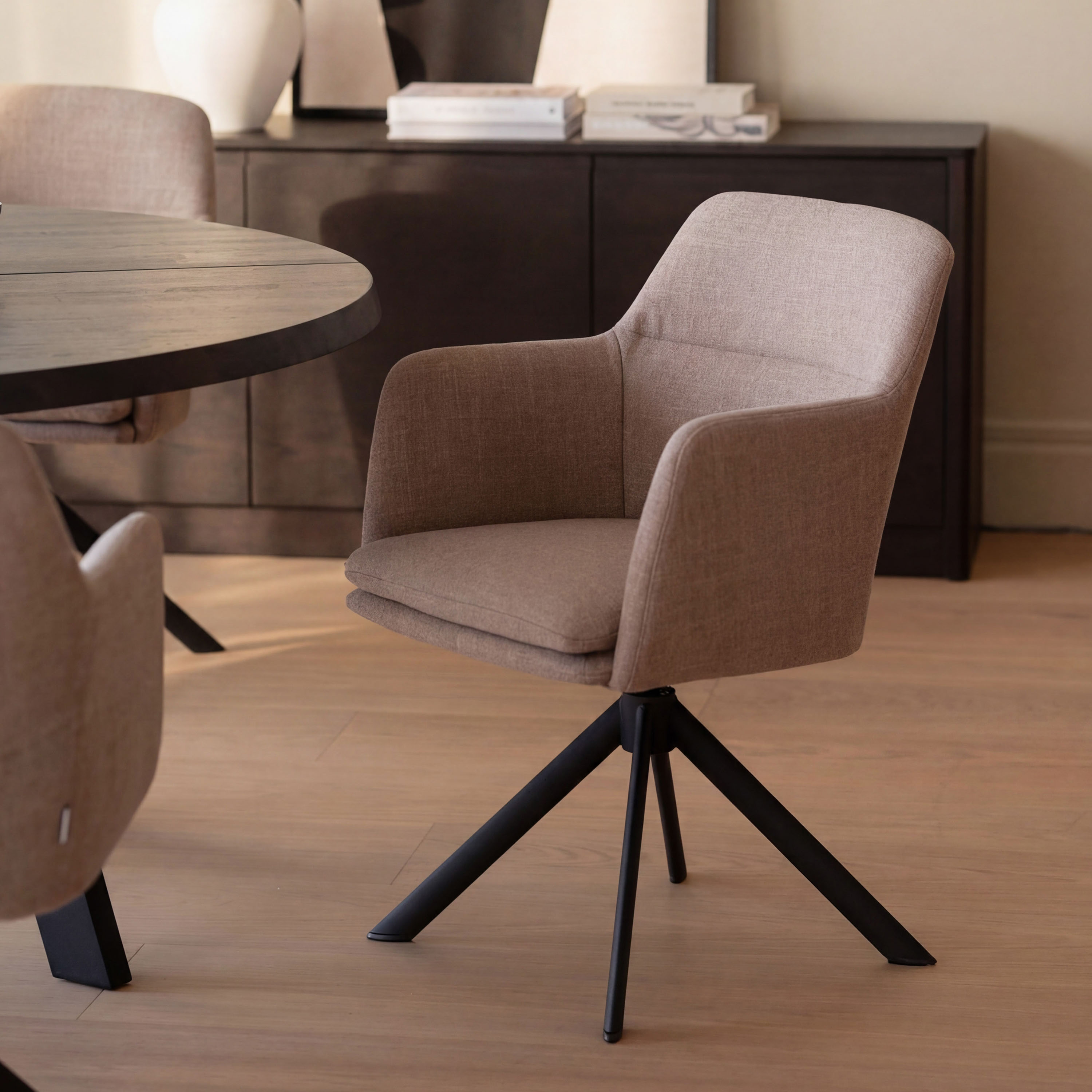 Gladstone Karmstol Mellanbeige/Svart