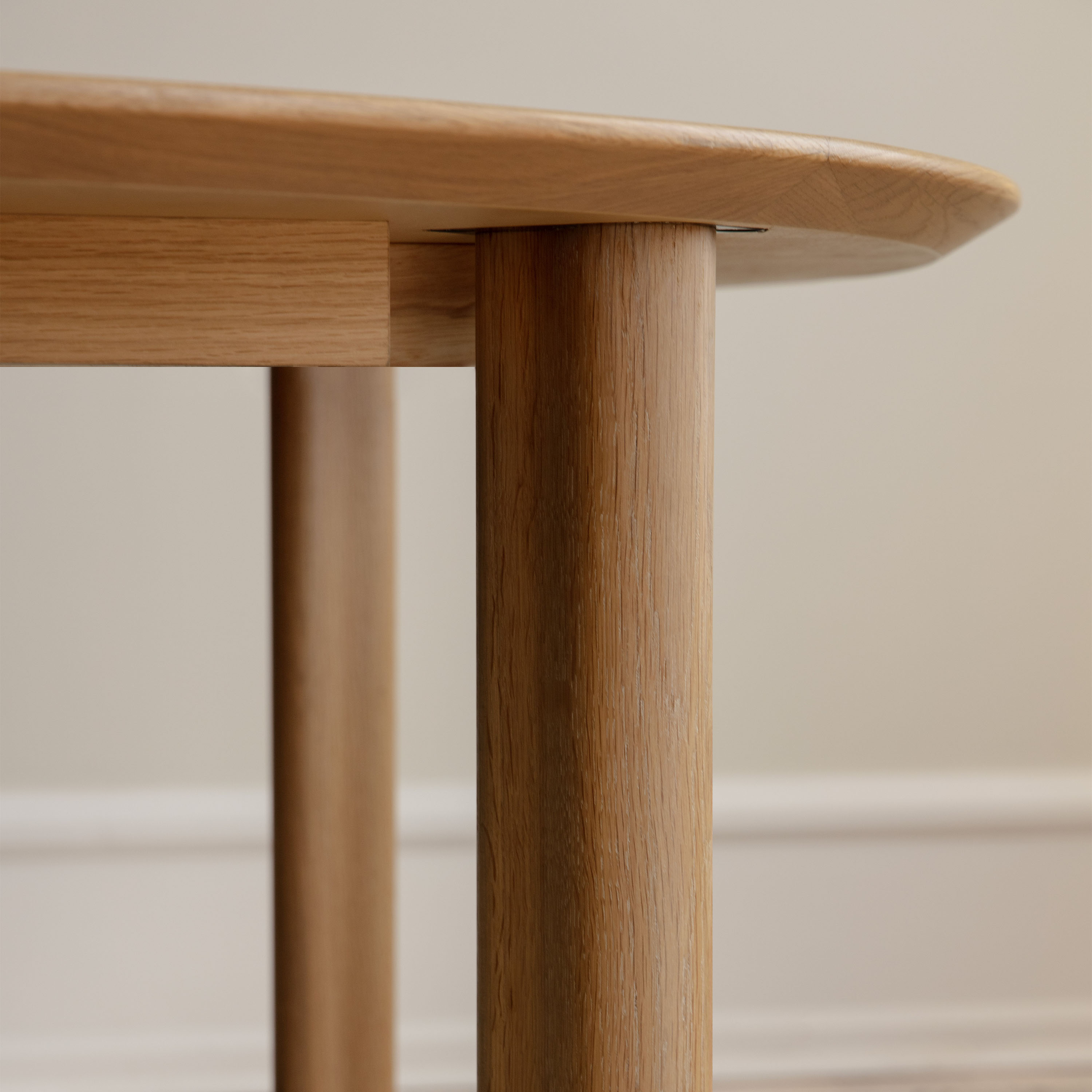 Umage Comfort Circle Matbord Smooth Oak Ø120