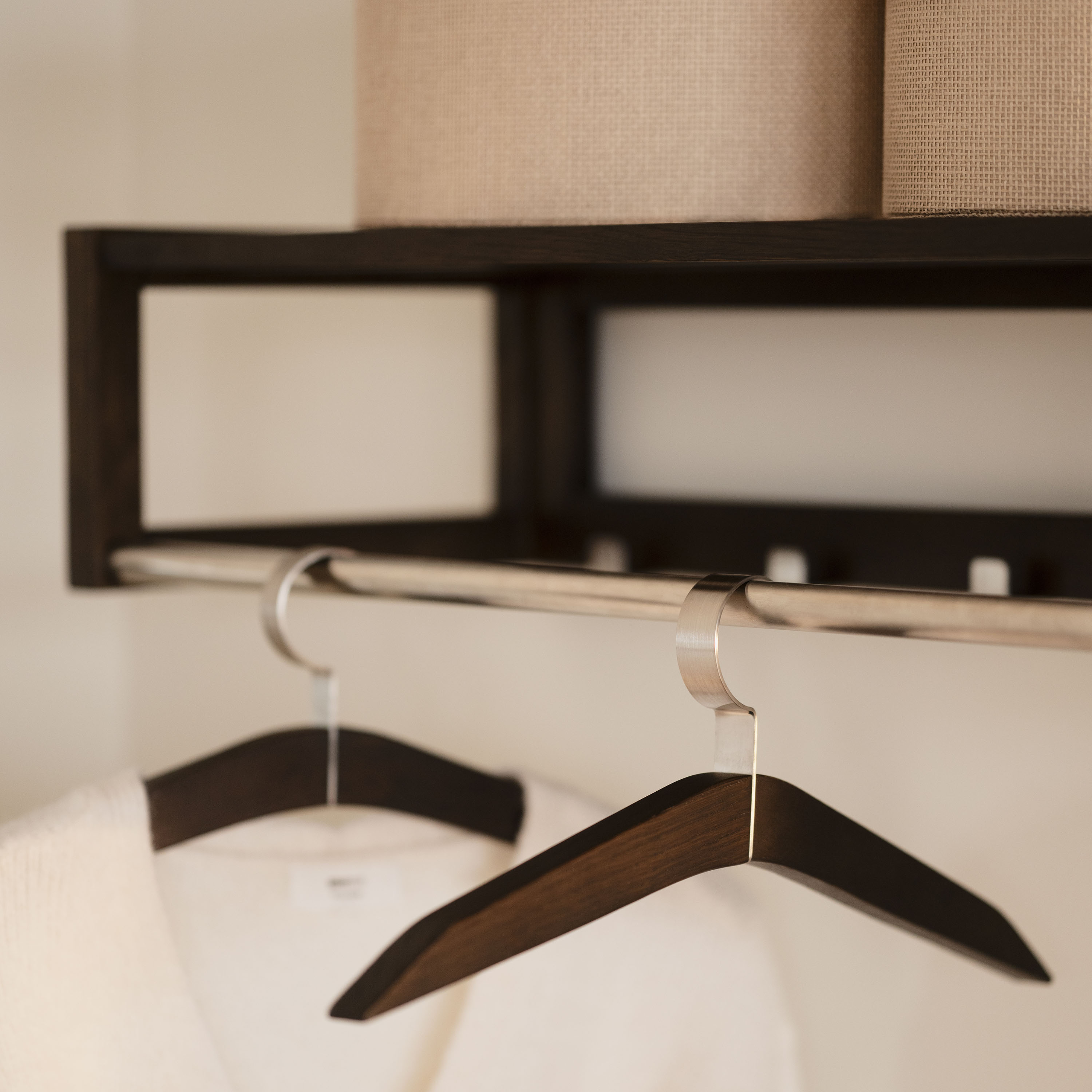 Rowico Home Confetti Kleiderbügel Braun lackiert 4er-Set