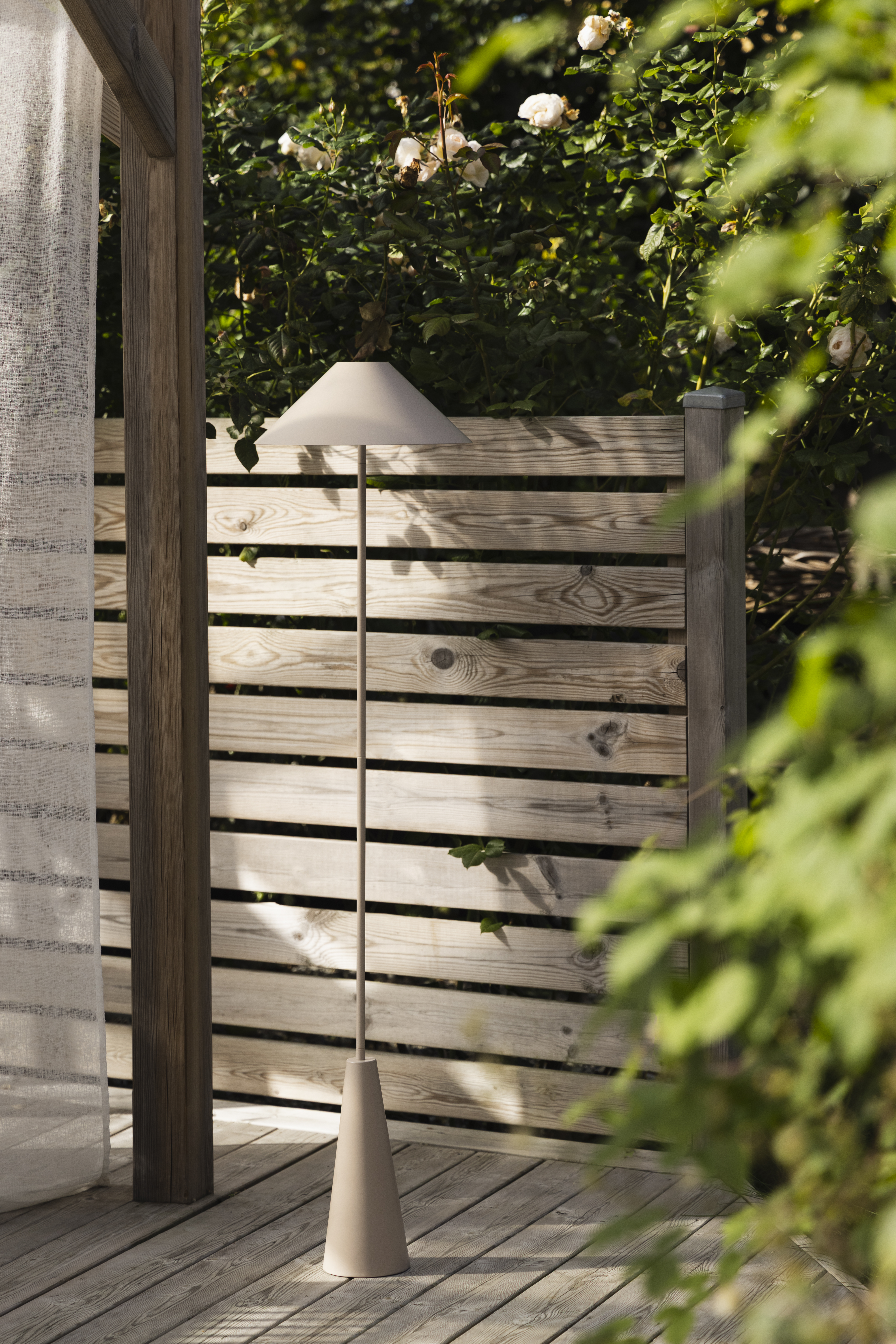 Globen Lighting Cannes Bærbar Gulvlampe Mud