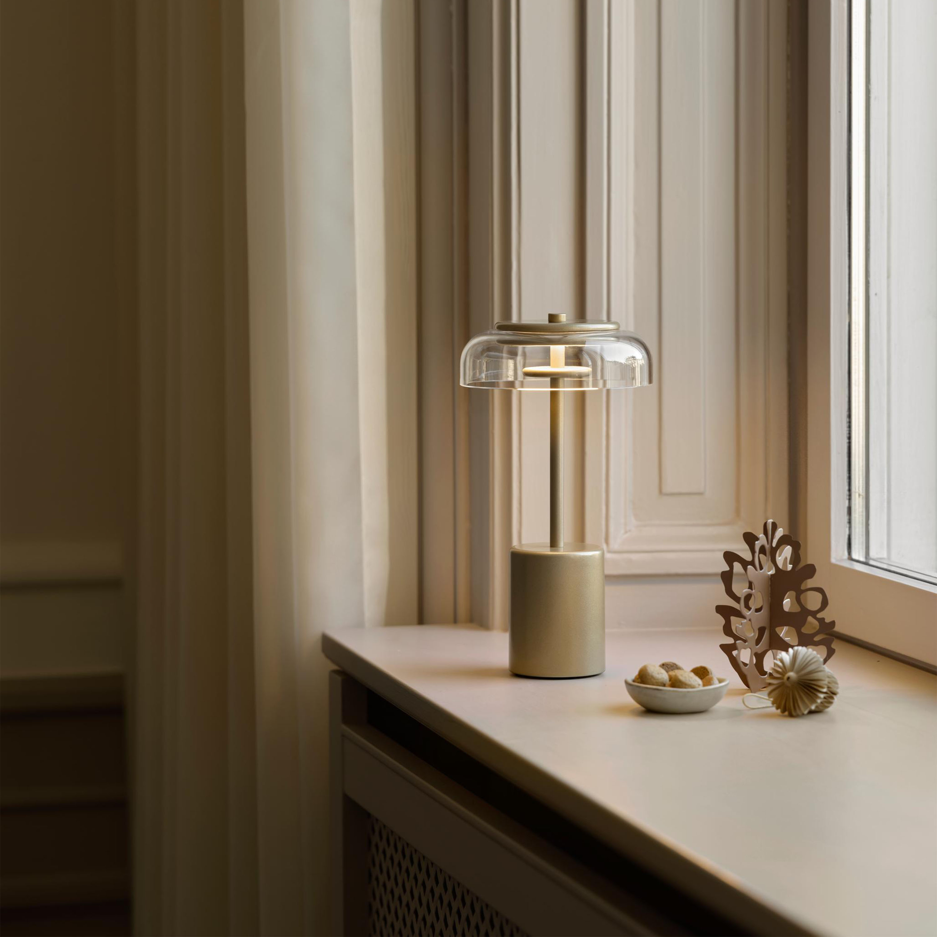 Nuura Blossi Portabel Bordslampa Nordic Gold/Clear Mini