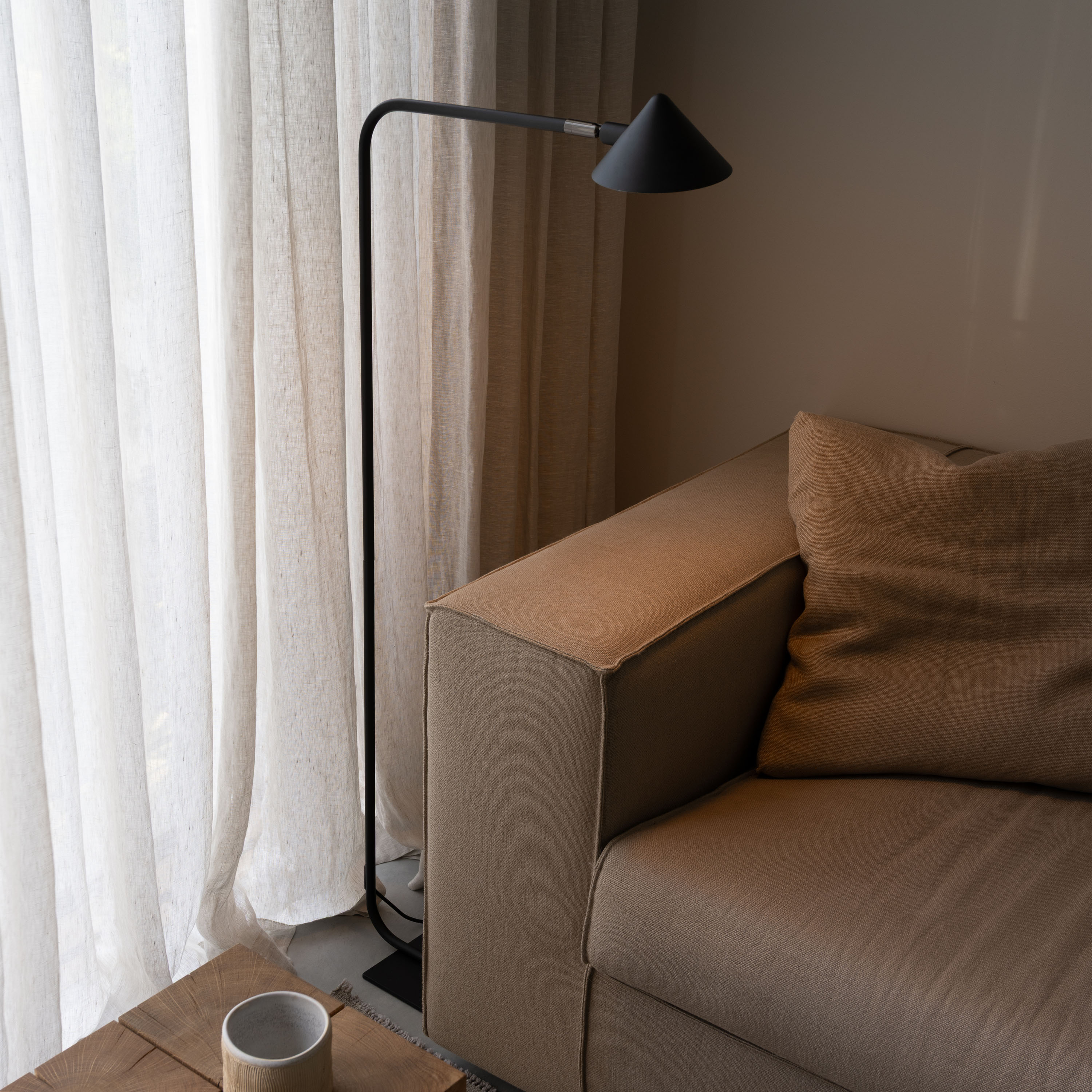 Watt &amp; Veke Kuro Gulvlampe Black 120cm