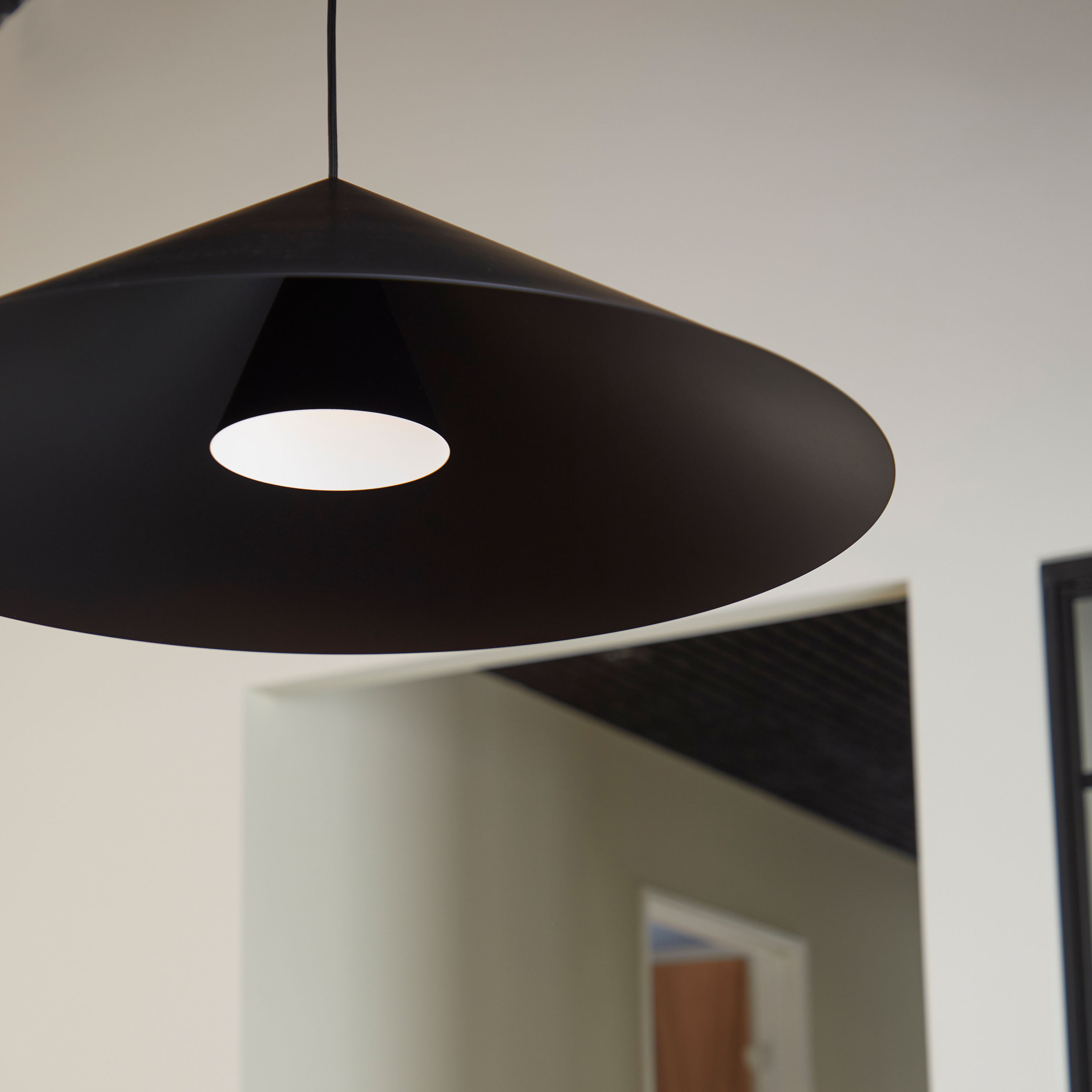 LOOM Design Hanzu So Taklampa Black Ø75