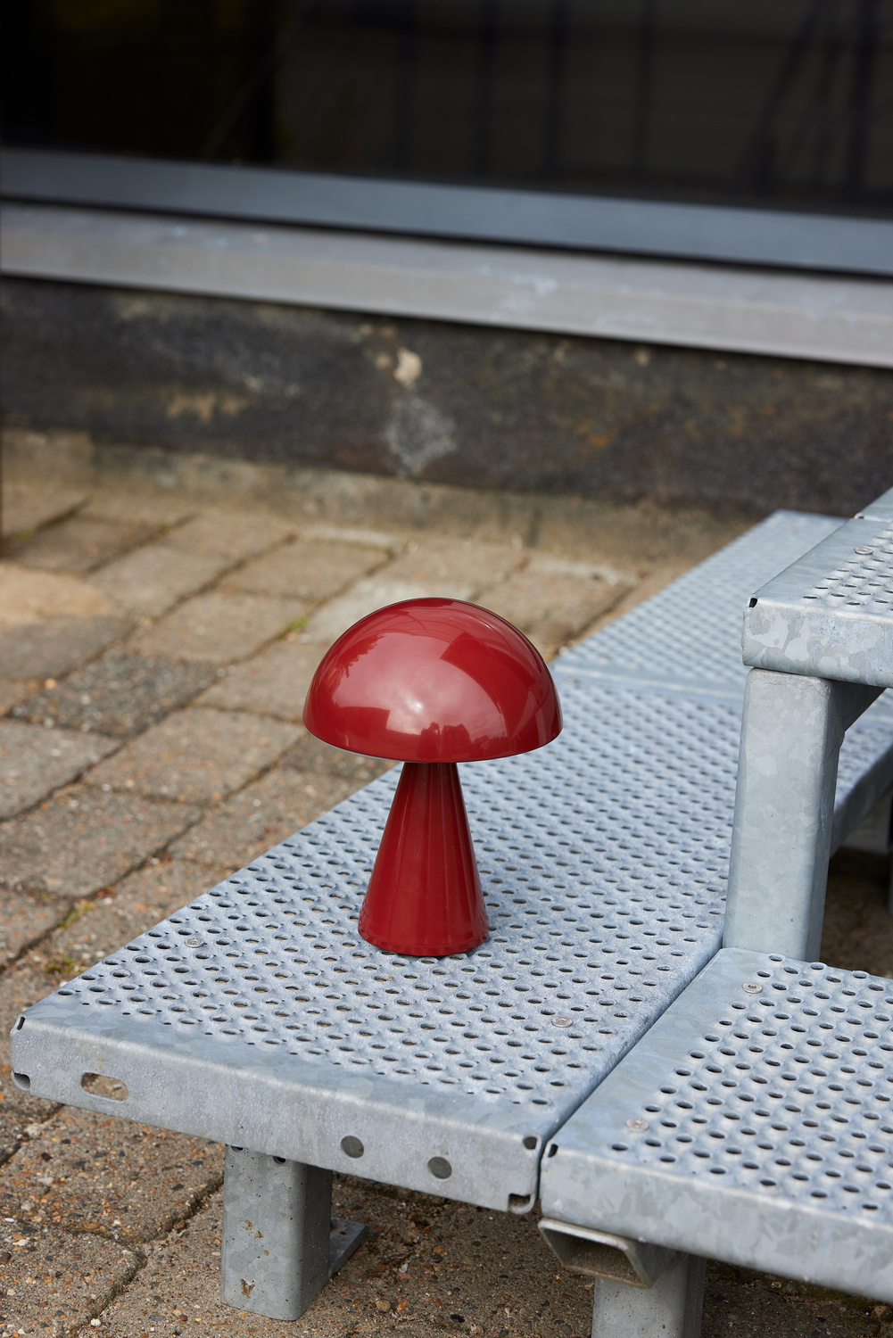 Hübsch Mush Portabel Bordslampa Röd 20cm