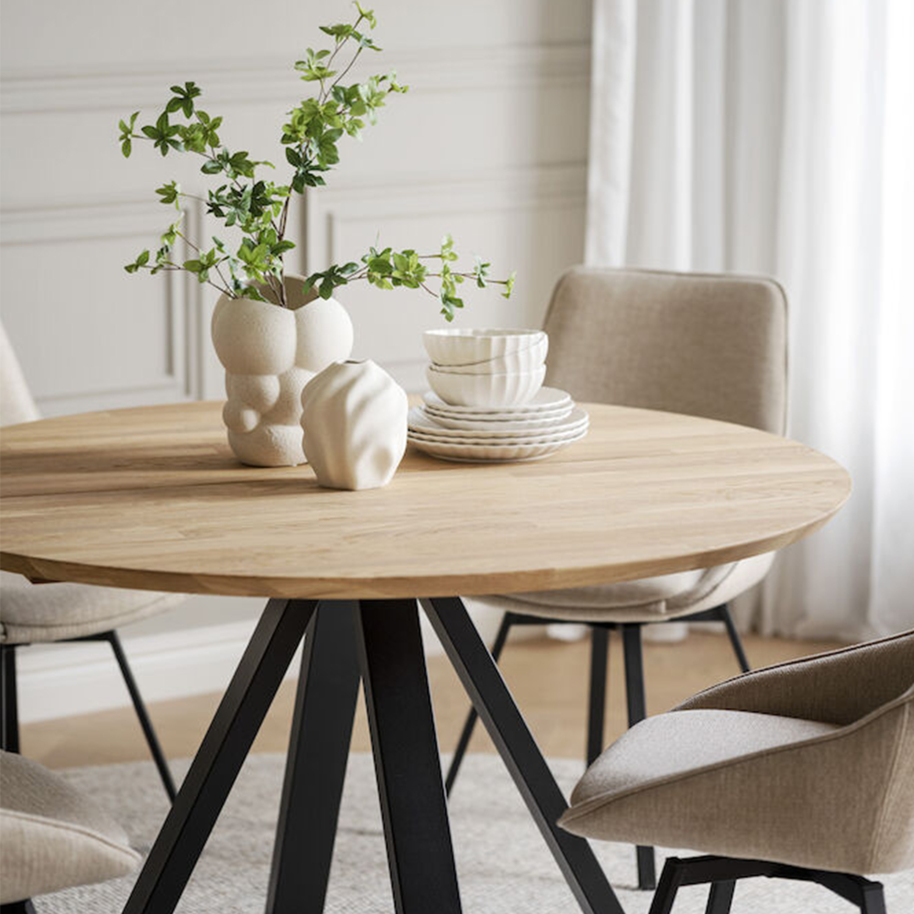 Rowico Home Carradale Esstisch V-Bein Eiche/Schwarz Ø130