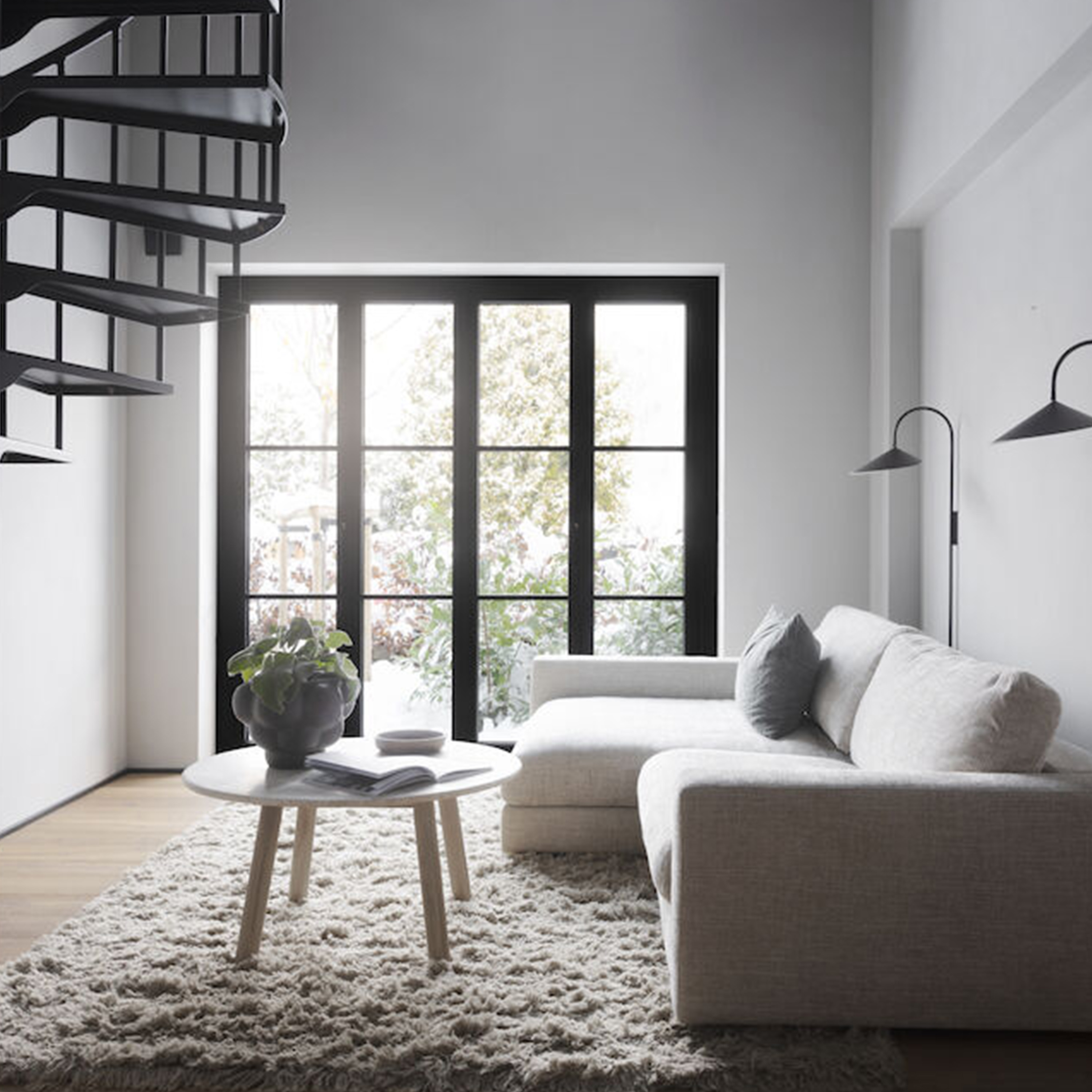 Rowico Home Taransay Soffbord Beige Travertin/Vitpigmenterad Ek Ø90