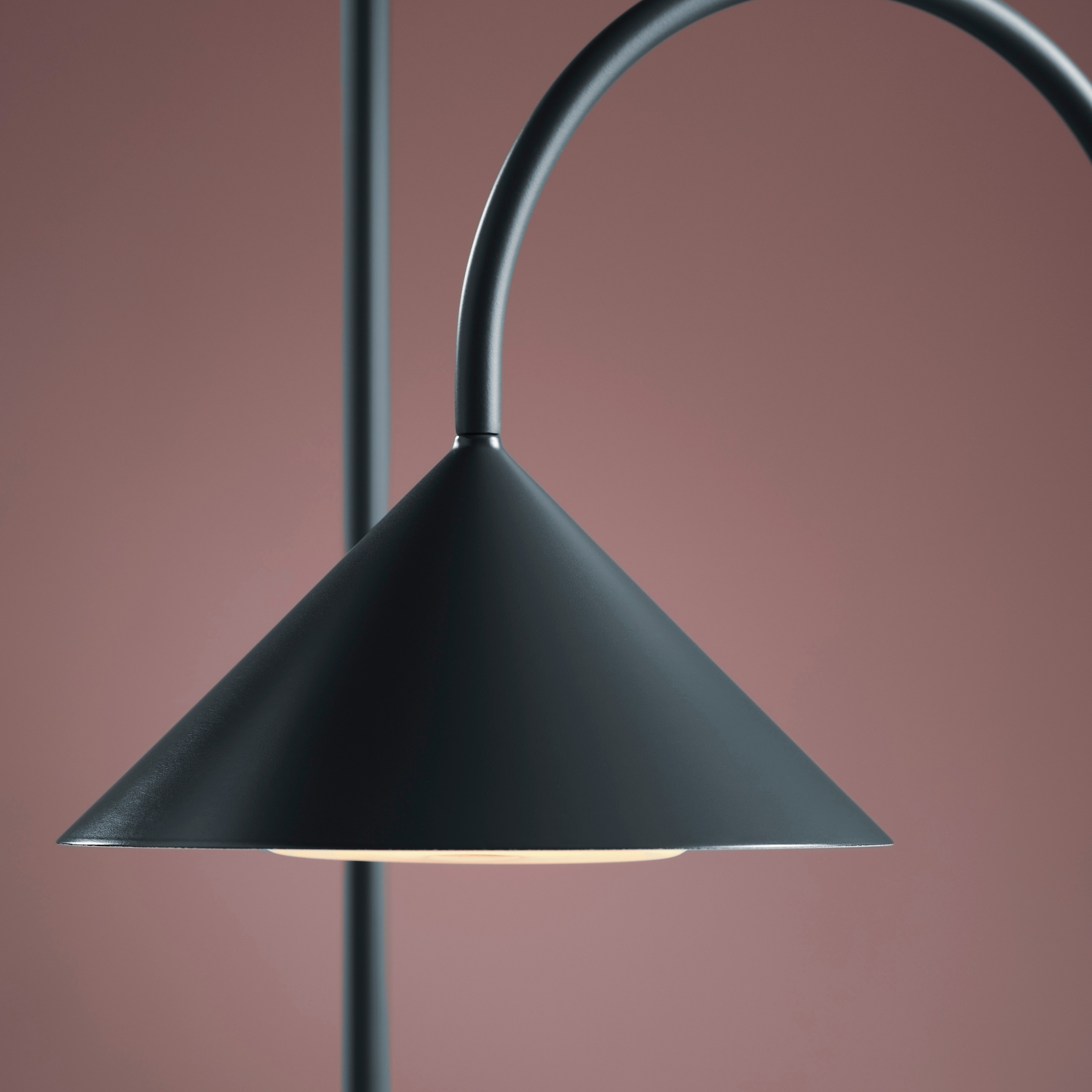 Frandsen Grasp Kannettava Pöytävalaisin Matt Petroleum 72cm