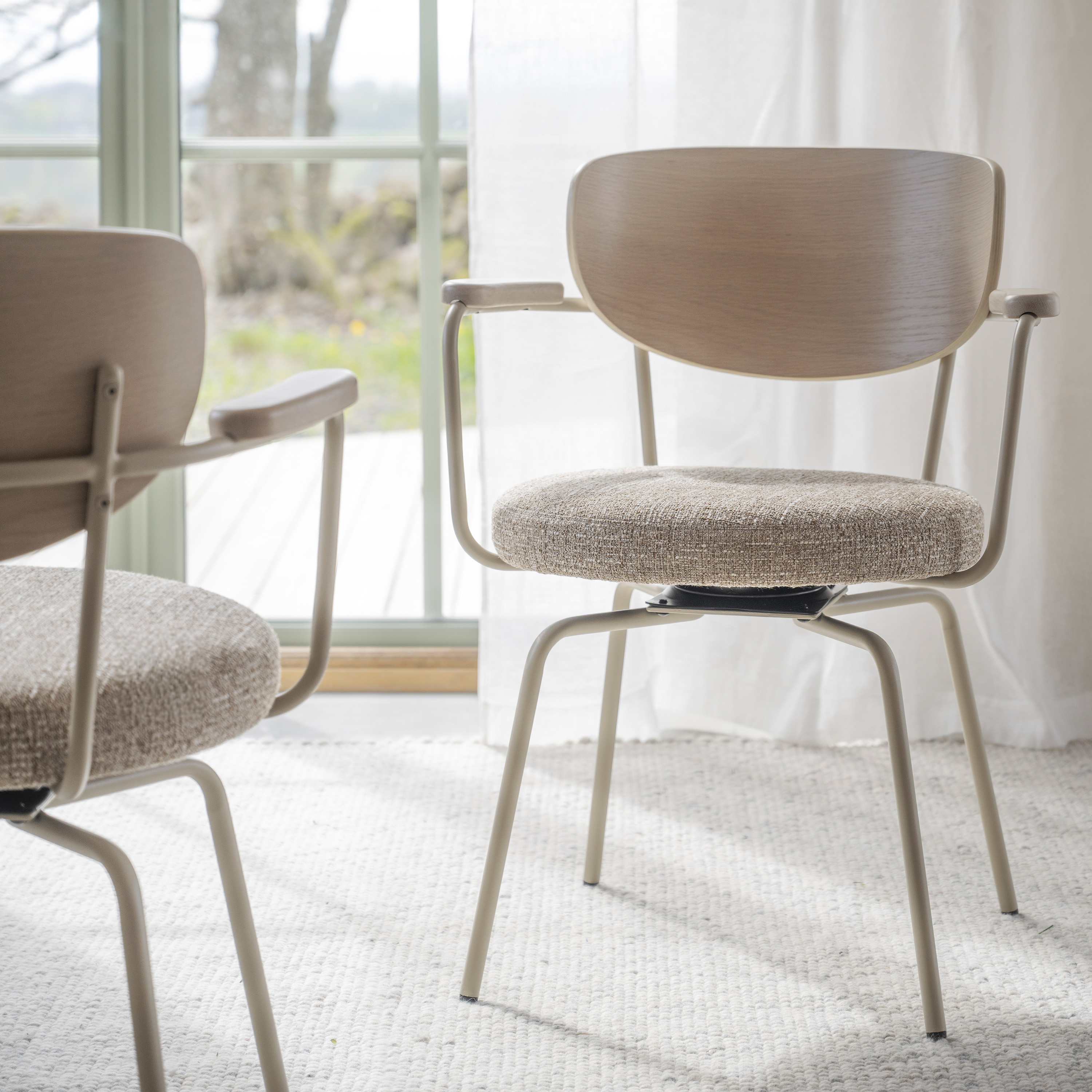 Rowico Home Merrick Snurr Karmstol Mörkbeige/Vitpigment