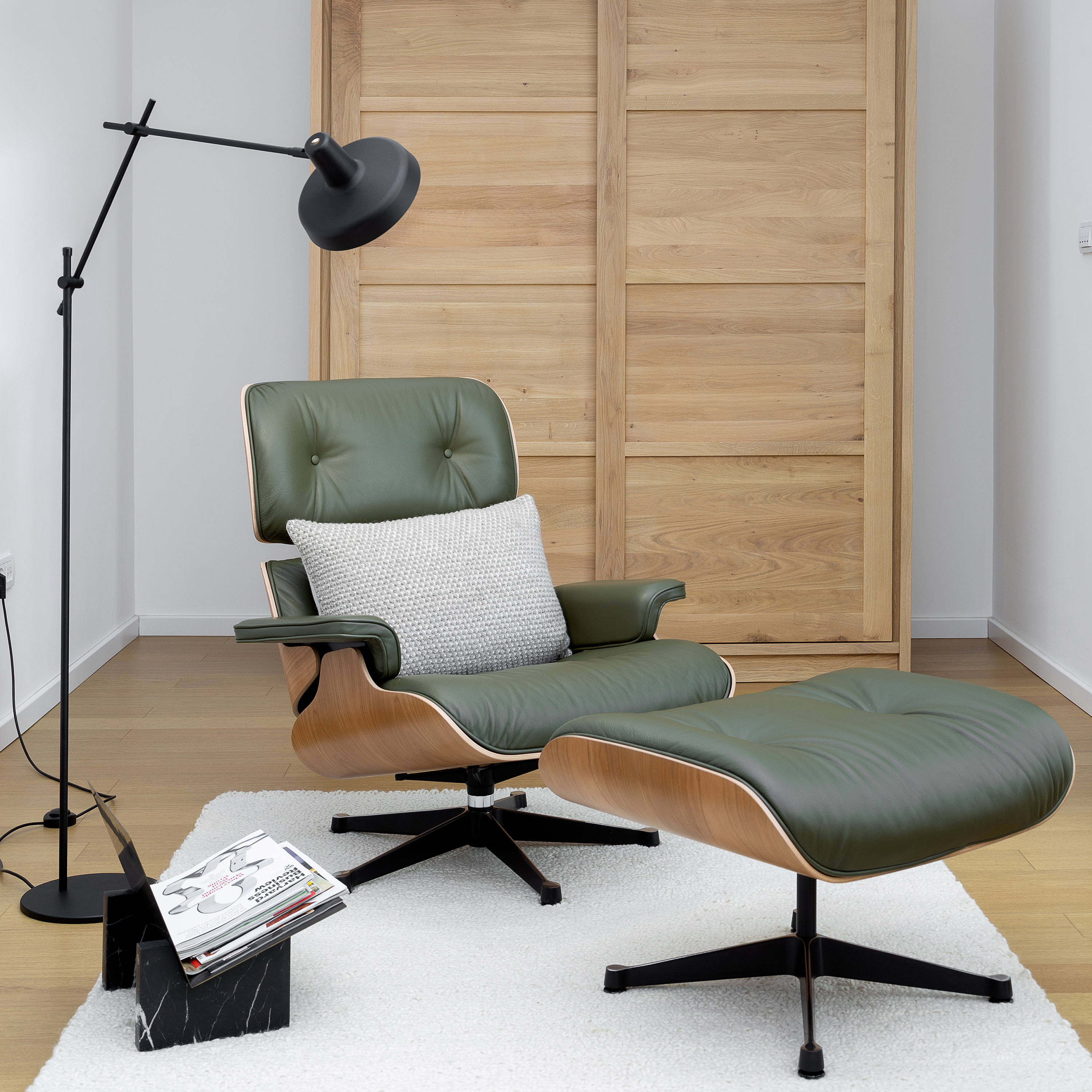 Grupa Arigato Golvlampa Black