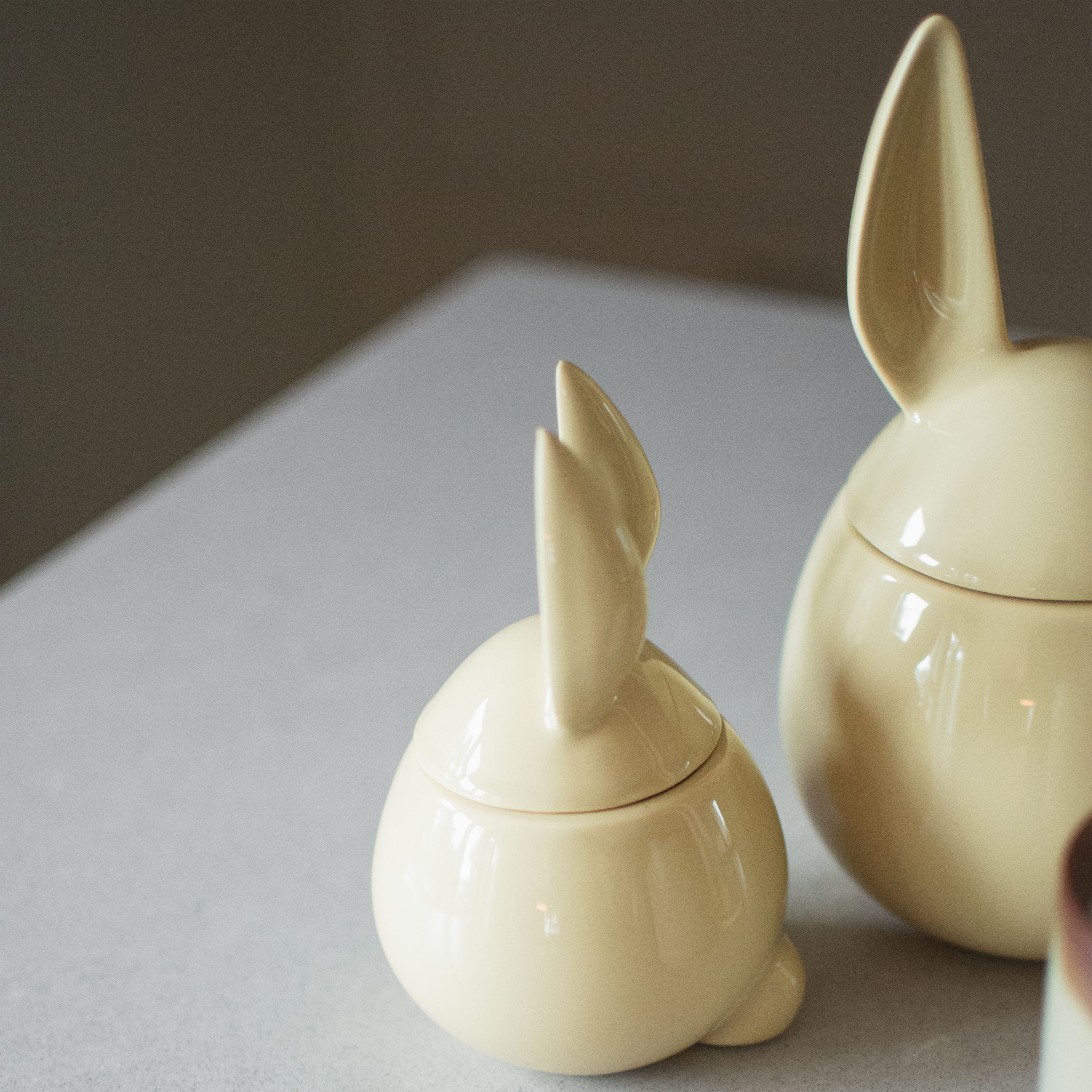 DBKD Eating Rabbit Pääsiäismuna Shiny Yellow Small