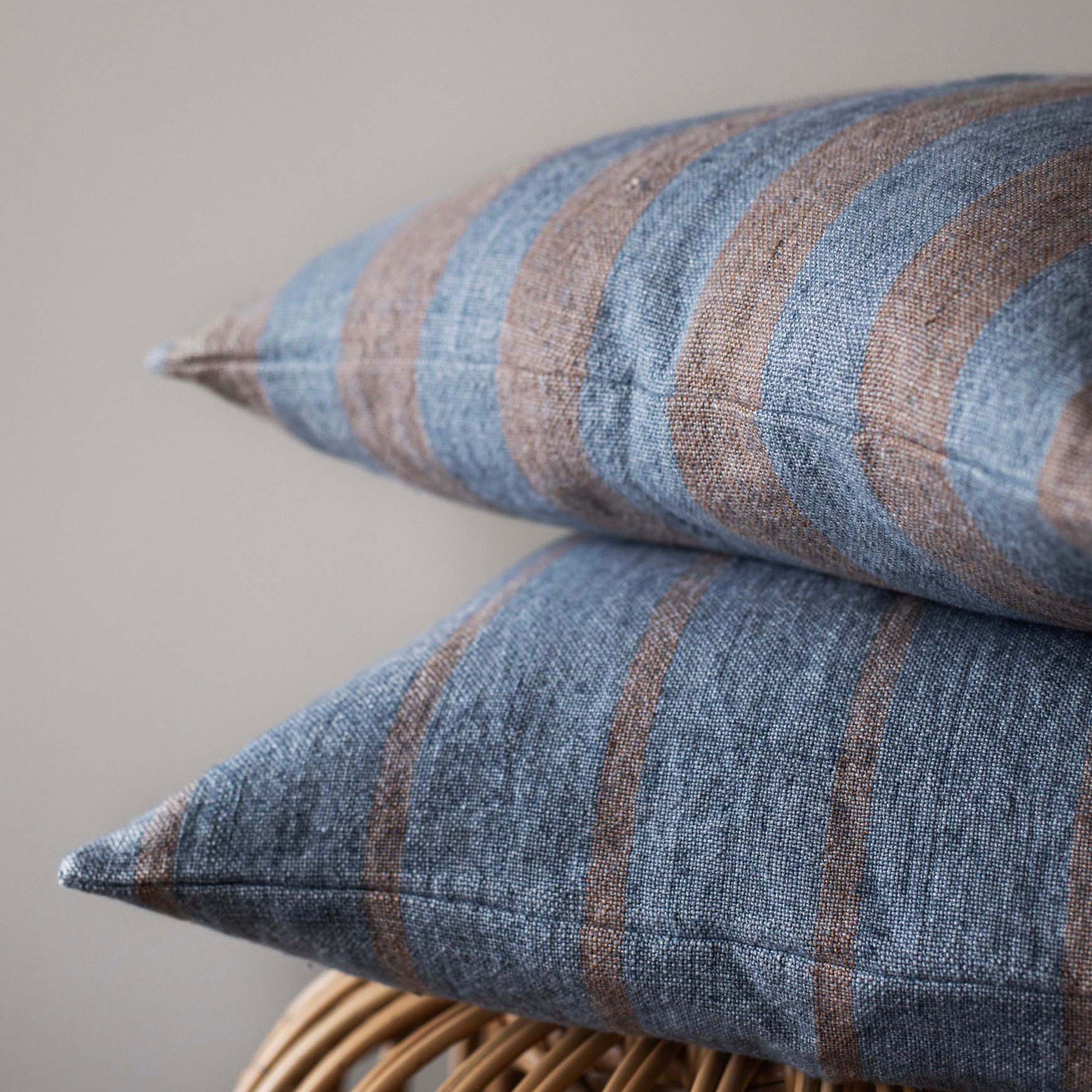 Tell me more Melvin Kuddfodral Beige Stripe 50x50