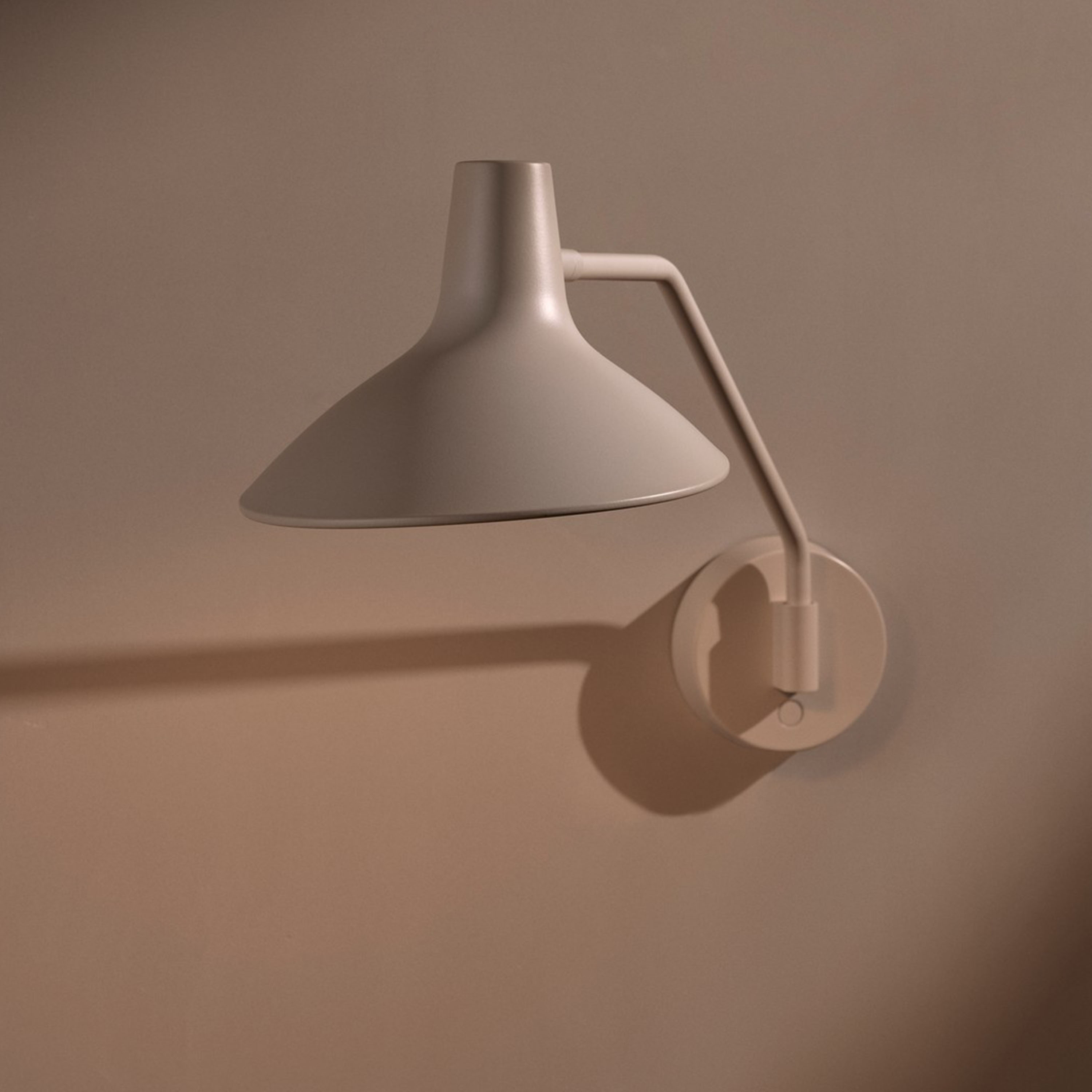 Design For The People Darci Vägglampa Sand 36cm