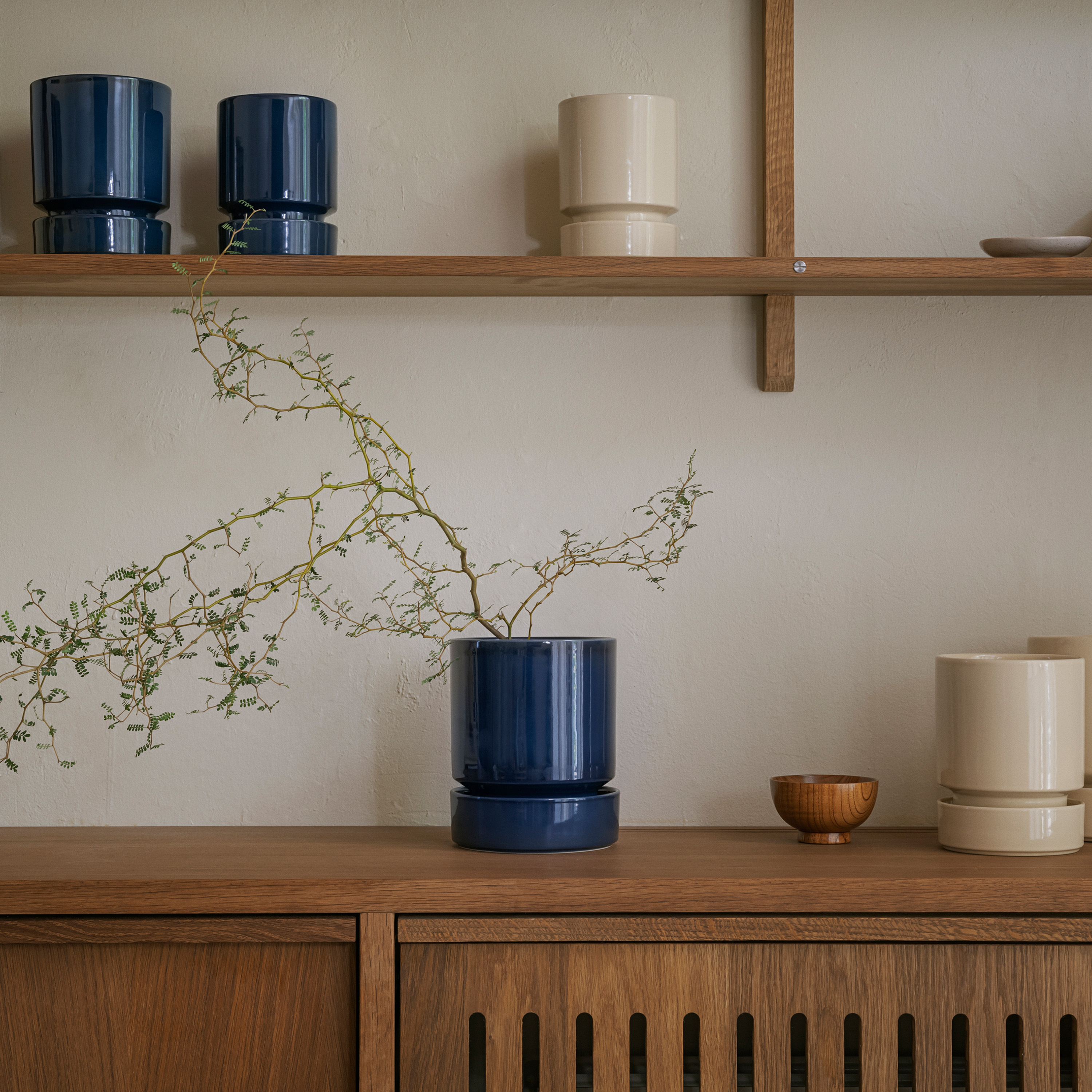 Bergs Potter Hoff Topf mit Untersetzer glasiert Sapphire Blue Ø16