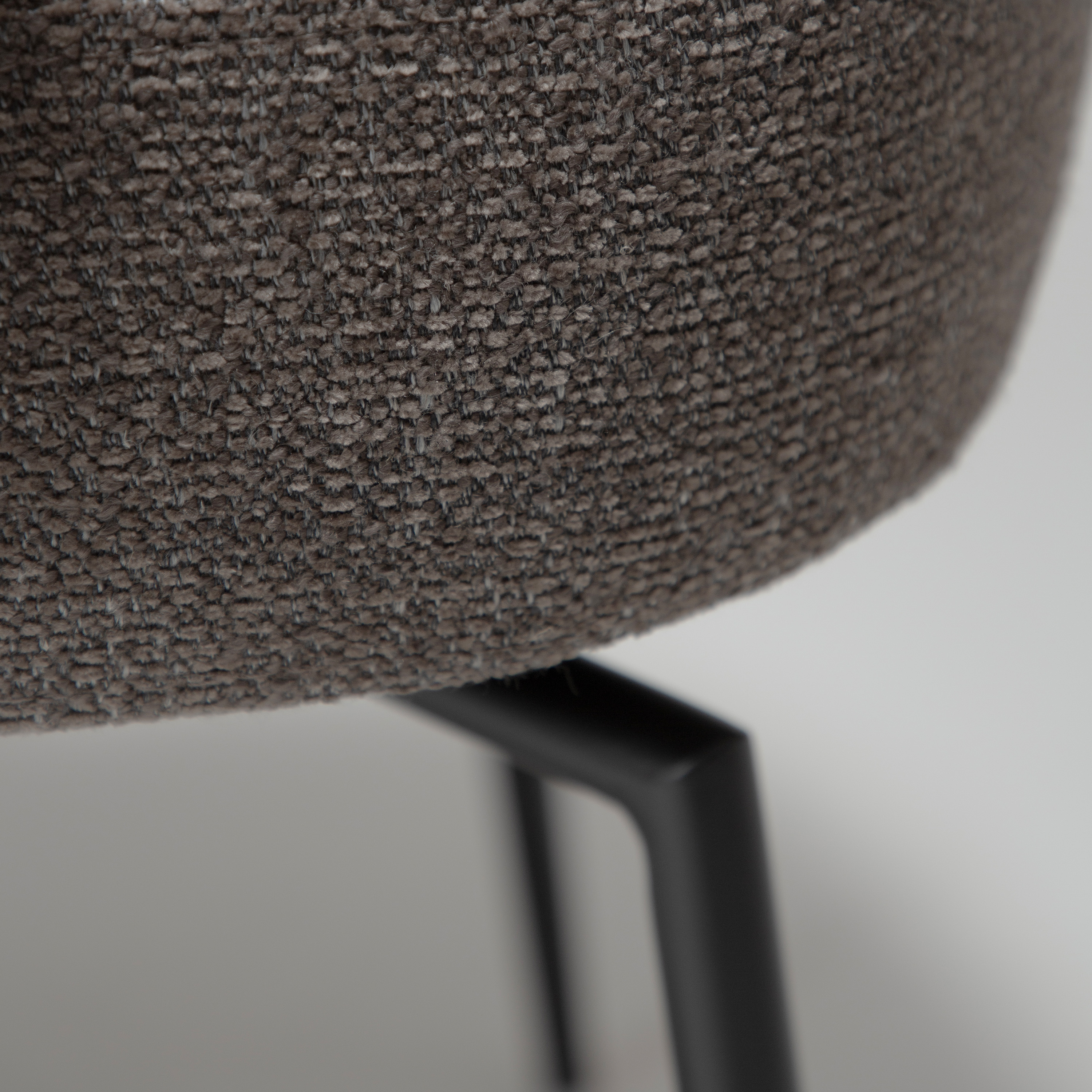 Dan Form Bae Swivel Nojatuoli Pebble Earth Bouclé/Musta