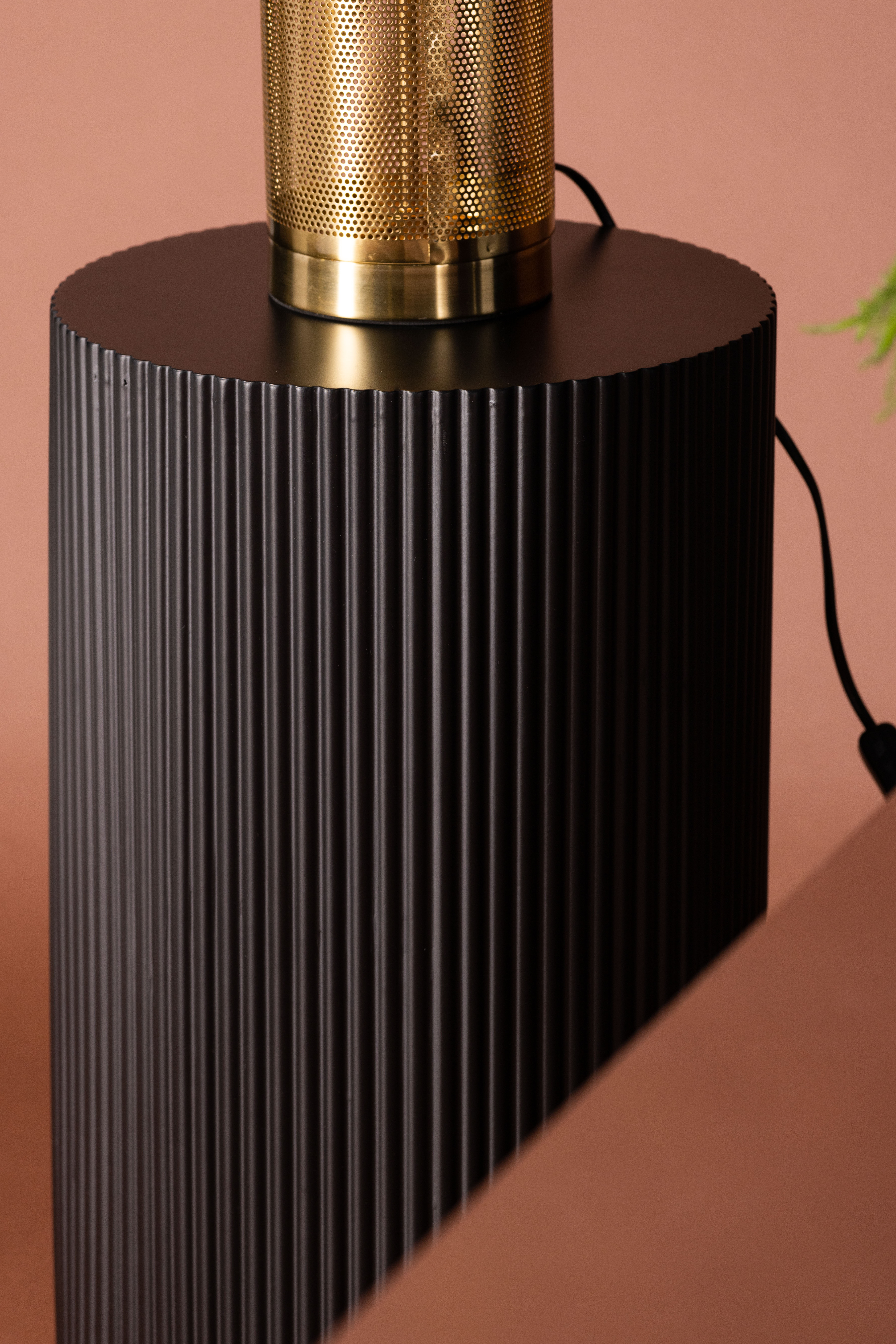 Venture Home Arda Sidobord Svart Ø30.5