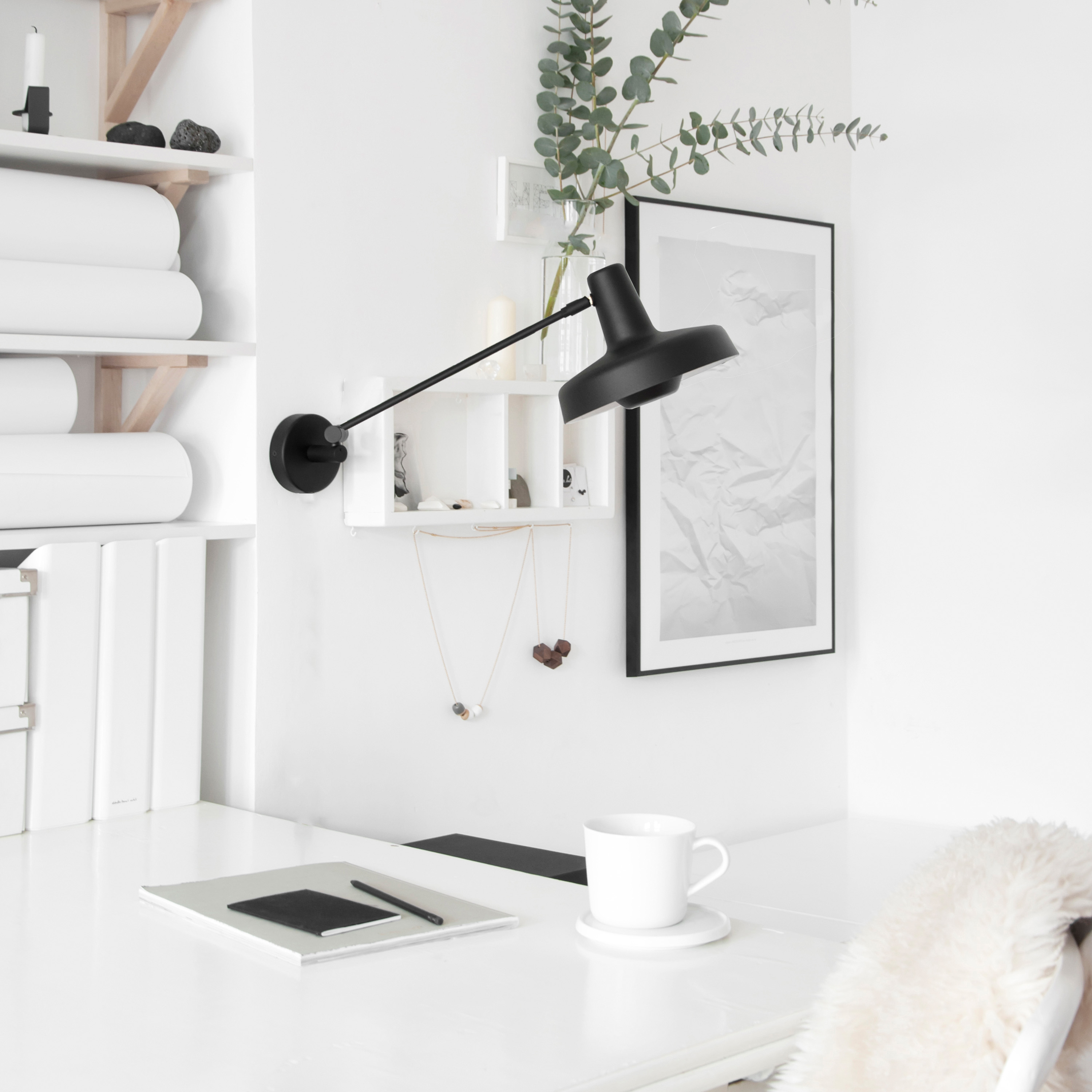 Grupa Arigato Seinävalaisin Short Black