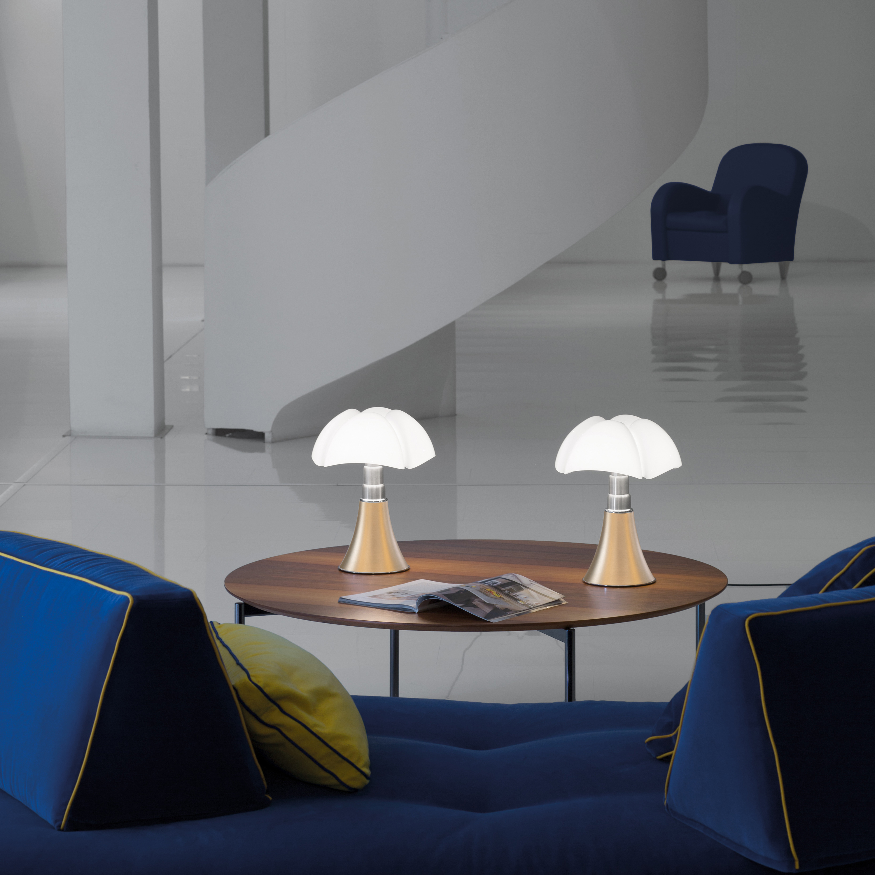 Martinelli Luce Pipistrello Mini 

Pöytävalaisin himmennettävä LED Luonnonvärinen Messinki