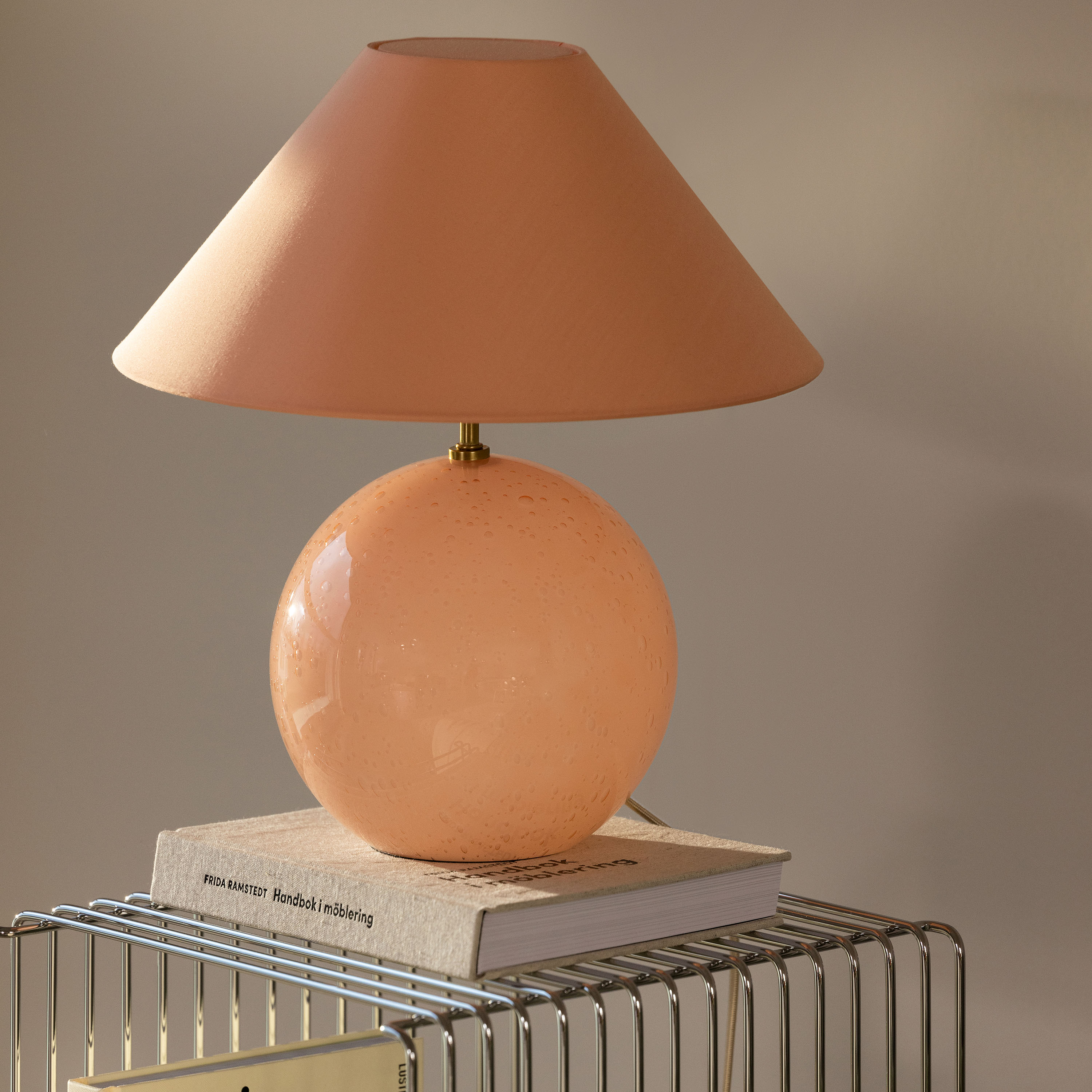 Globen Lighting Iris Bordlampe Blush 35