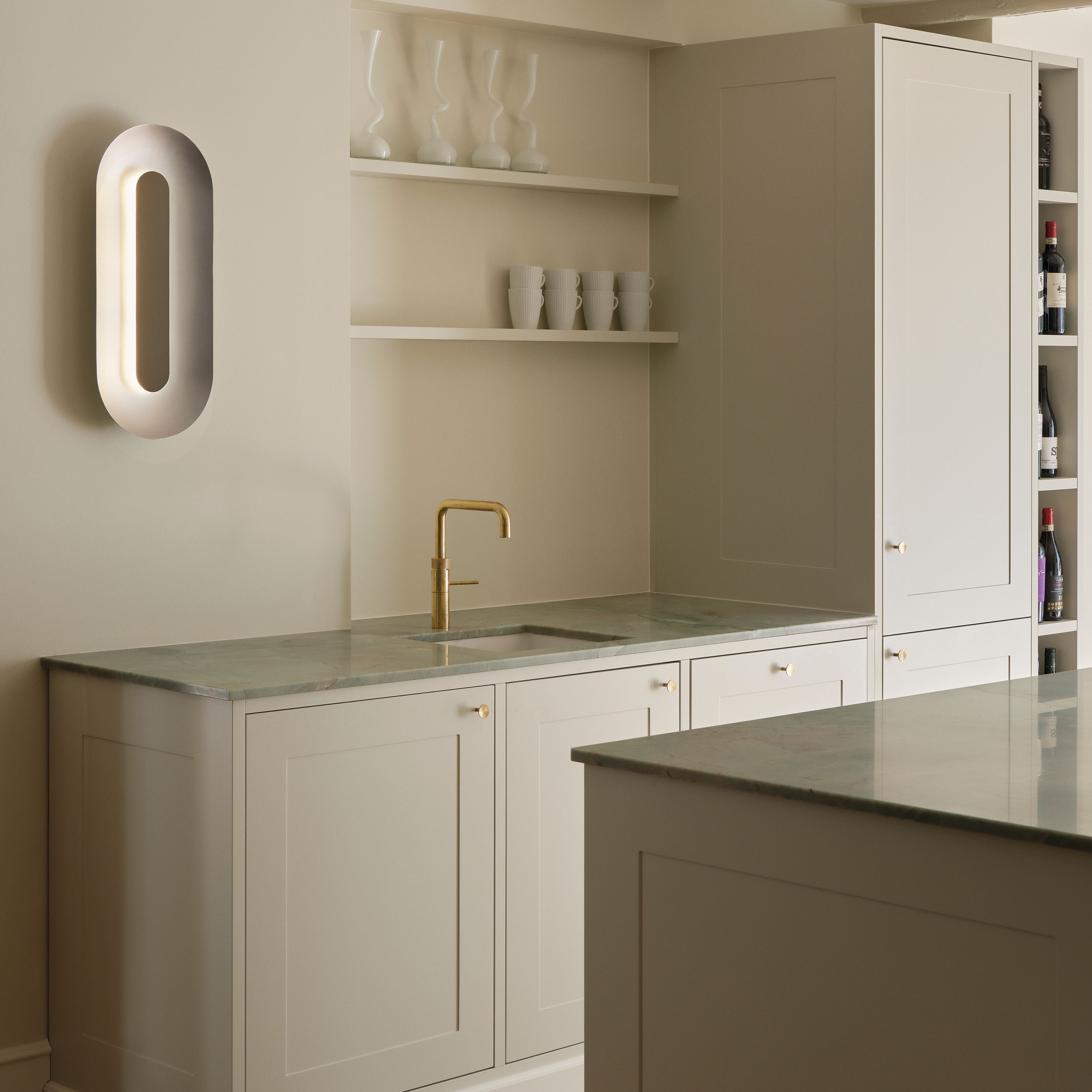 Nuura Sasi Vägglampa Silver Large