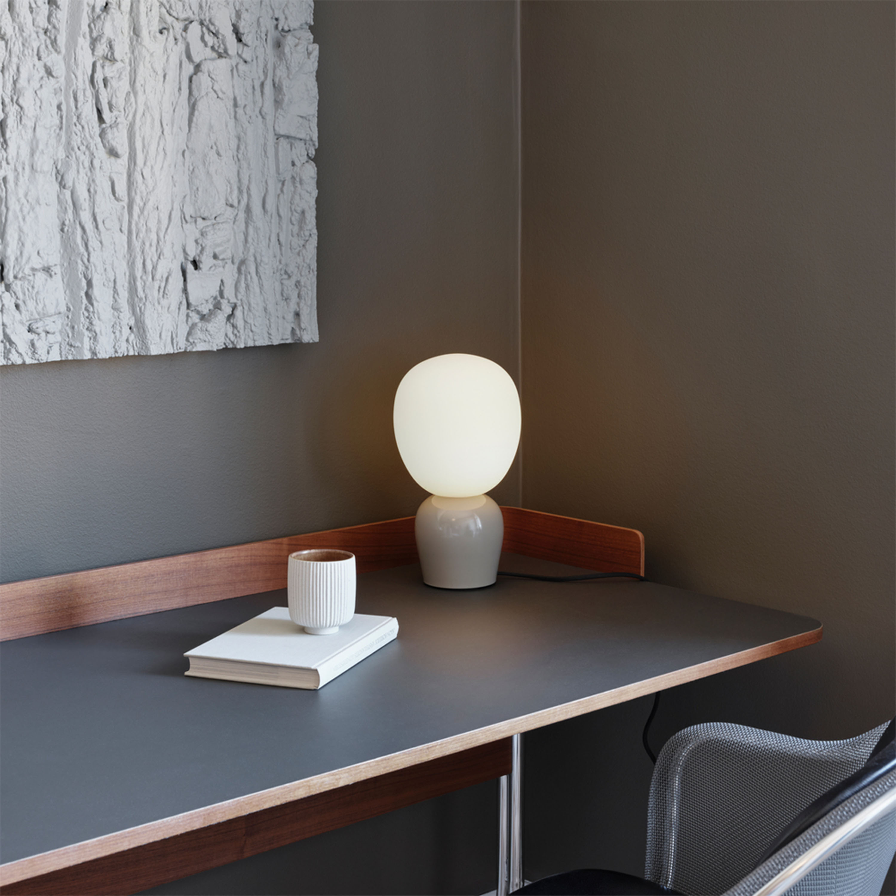 Belid Buddy Bordlampe Soft greige/Opalglass 33cm