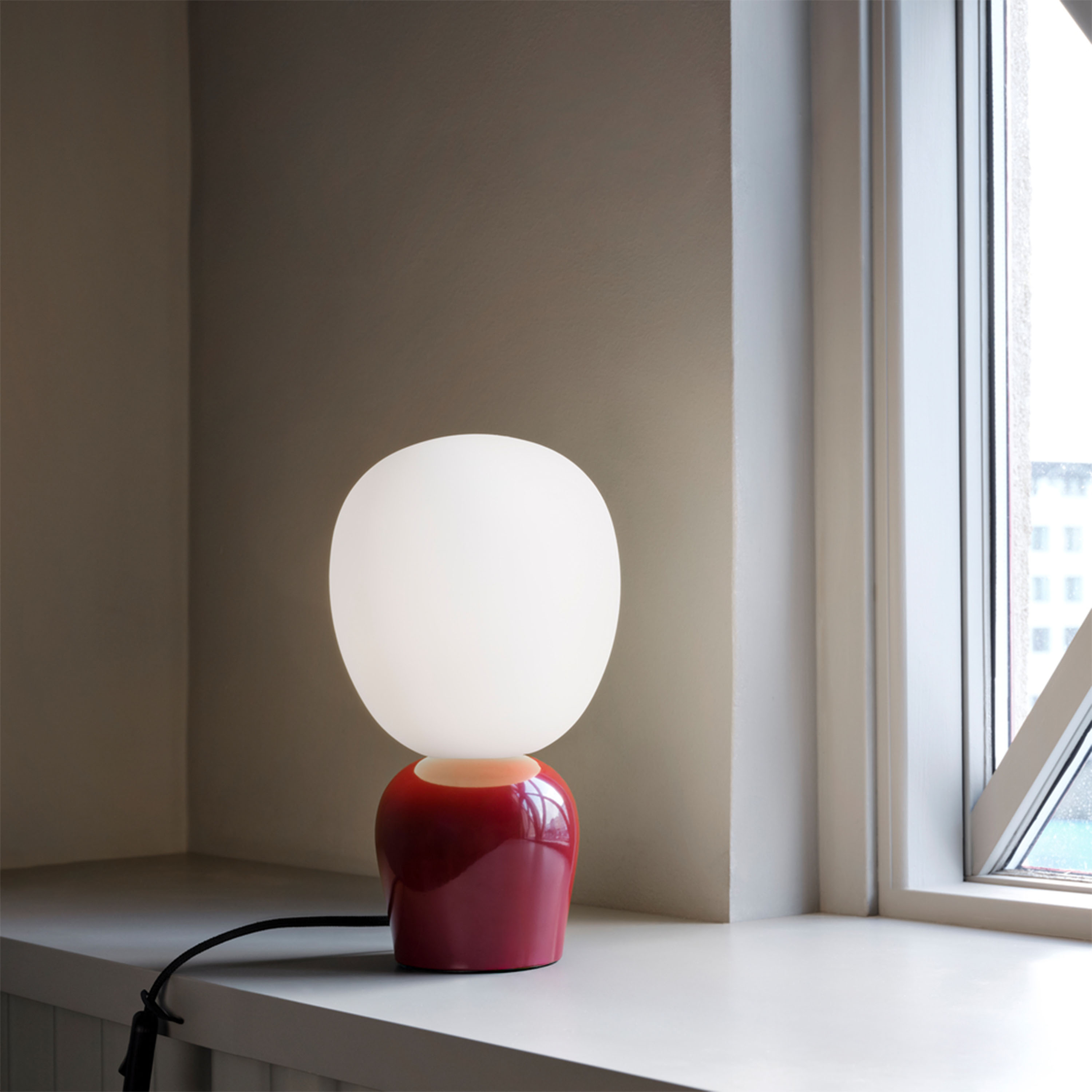 Belid Buddy Bordlampe Vinrød/Opalglass 33cm