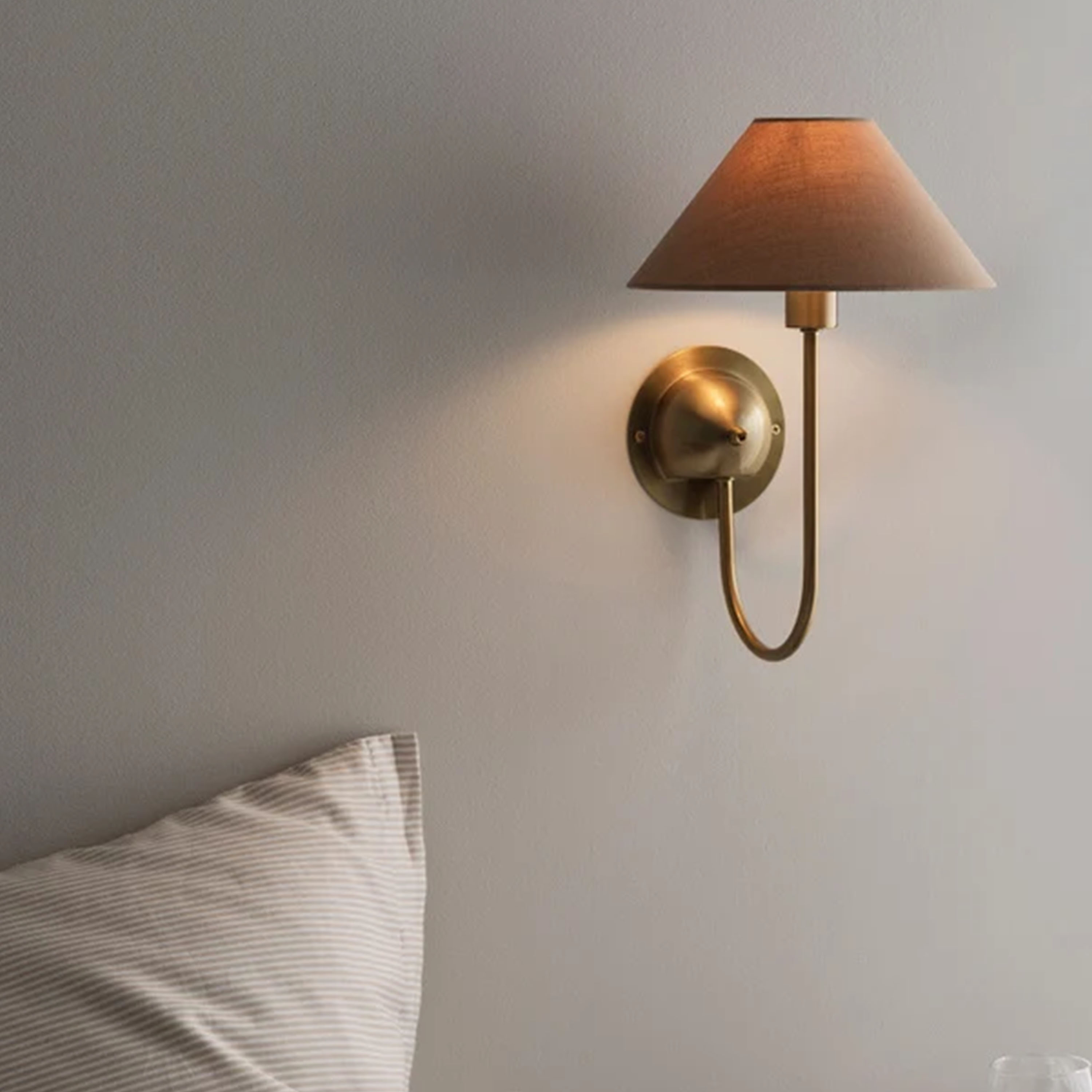 Globen Lighting Iris Vegglampe Mocha