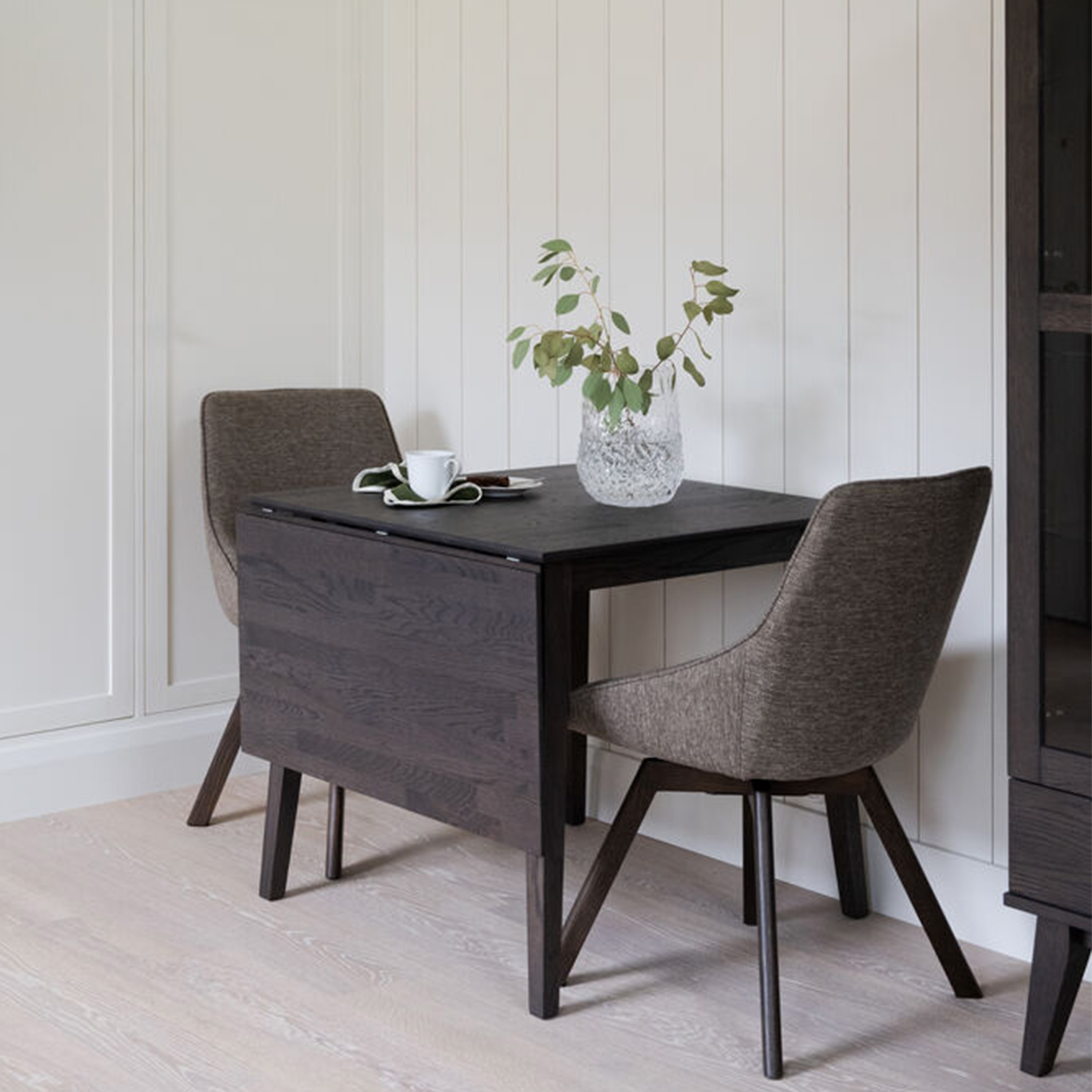 Rowico Home Filippa Klaffbord Mörkbrun Ek 80cm