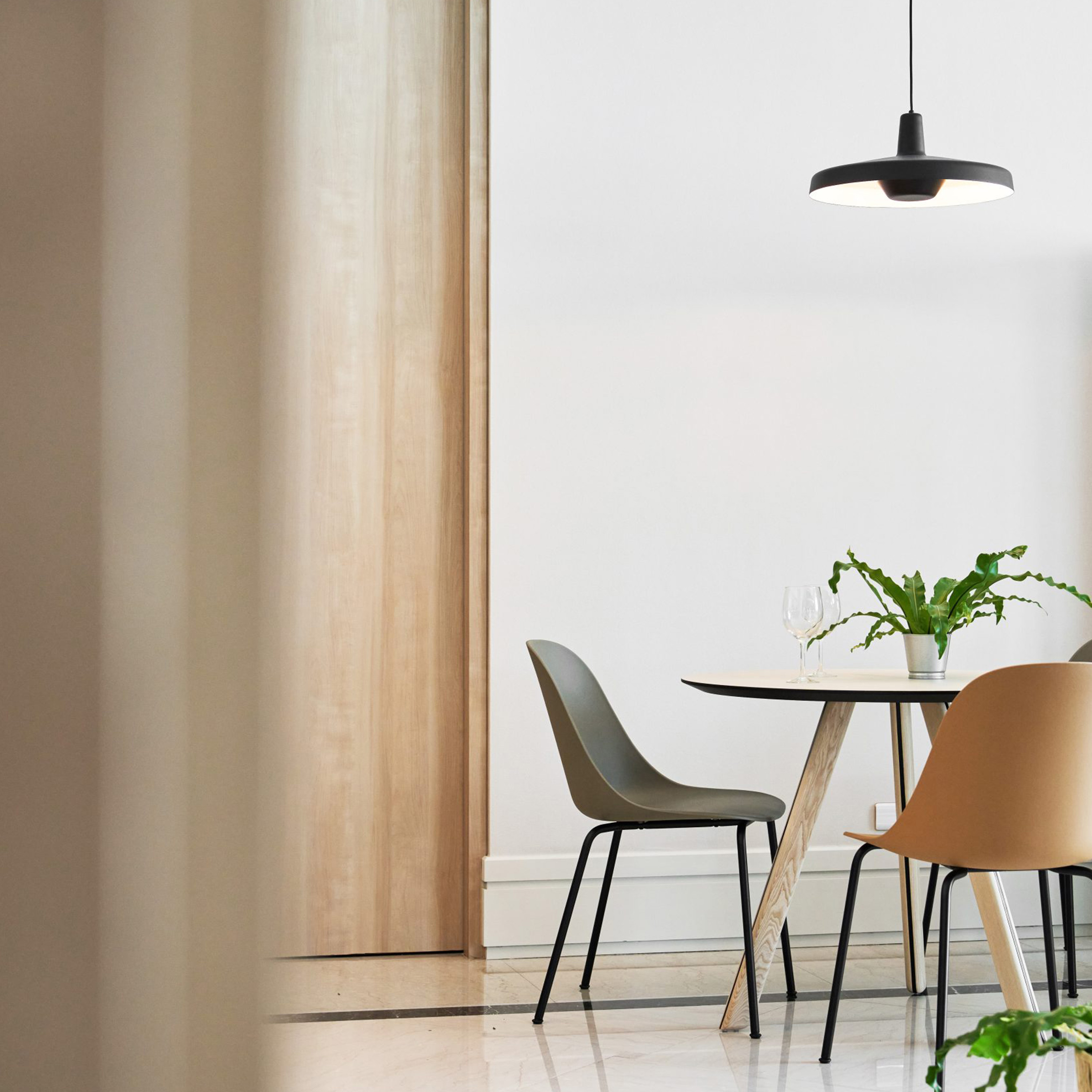 Grupa Arigato Kattovalaisin Black 45