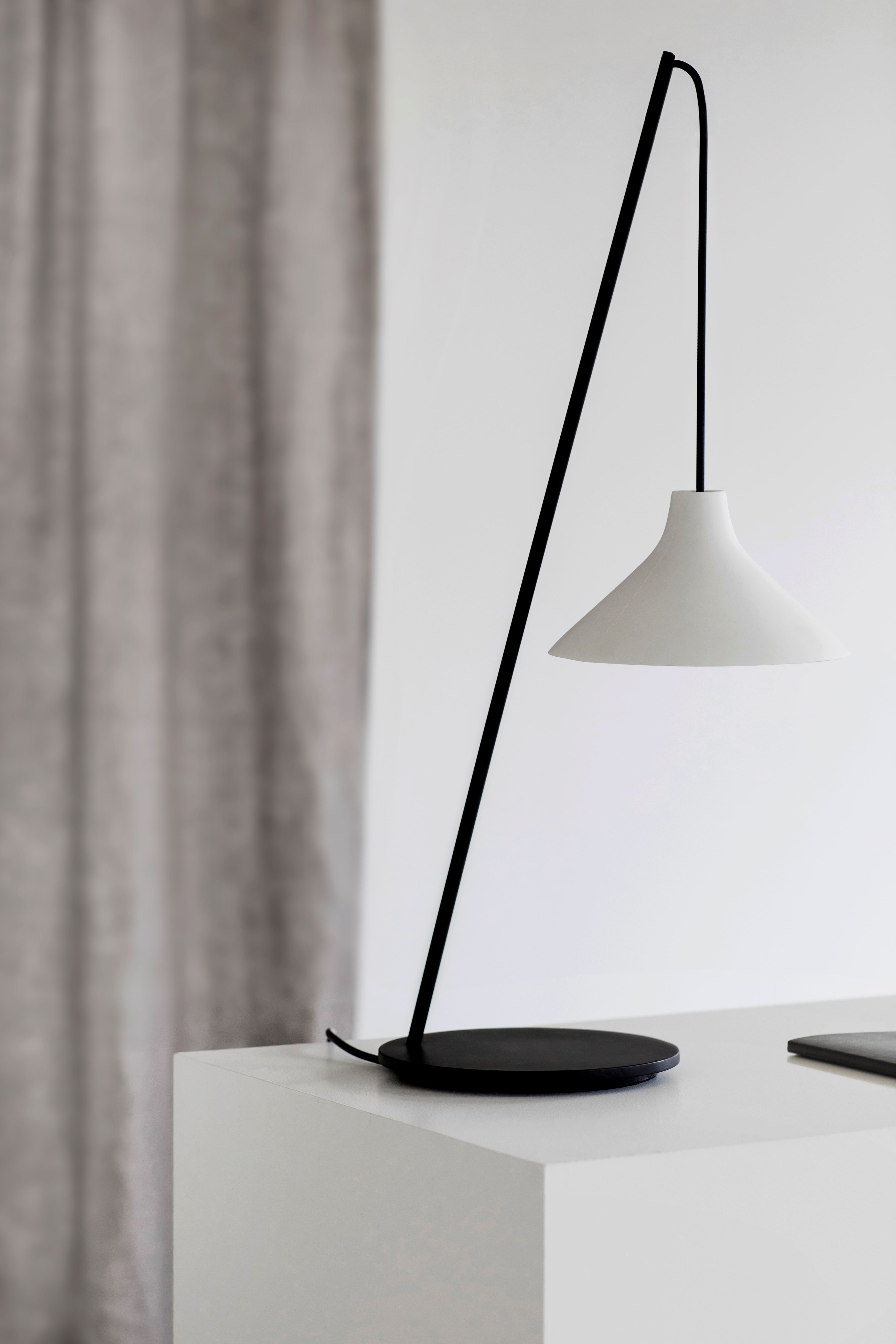 Serax Seam Pöytävalaisin Valkoinen 71cm