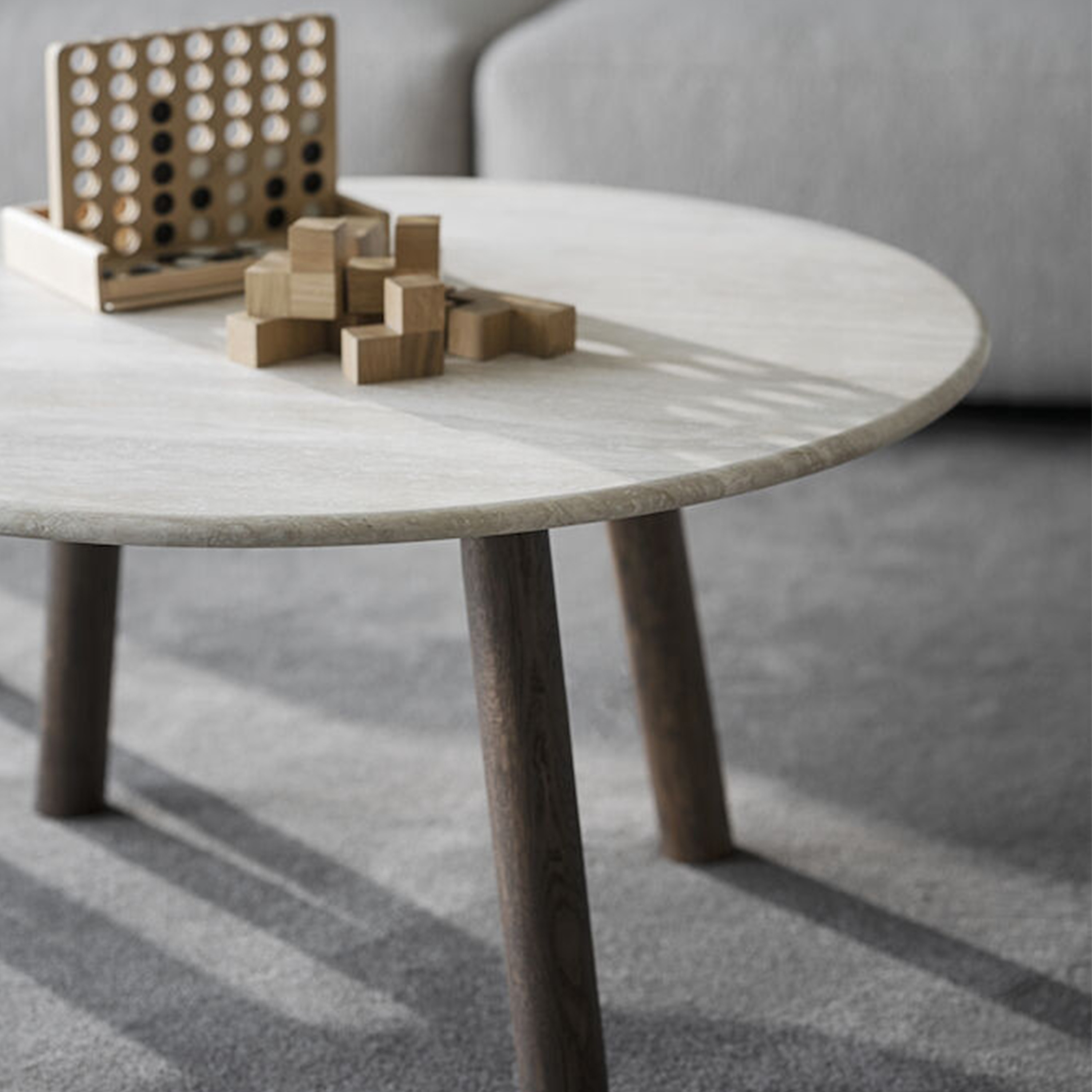 Rowico Home Taransay Soffbord Beige Travertin/Brun Ek Ø90