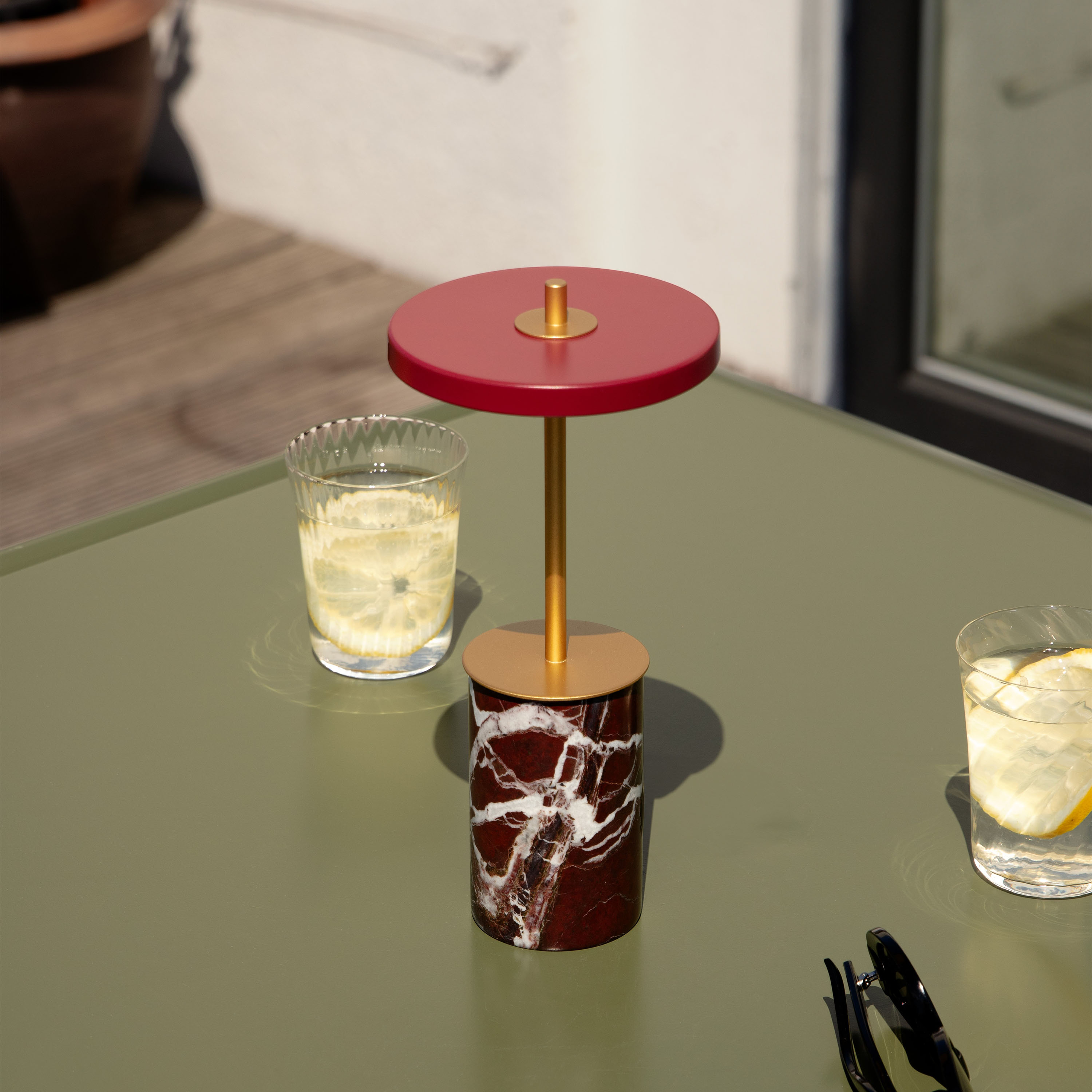 Umage Asteria Move Mini Tragbare Tischlampe Red Marble