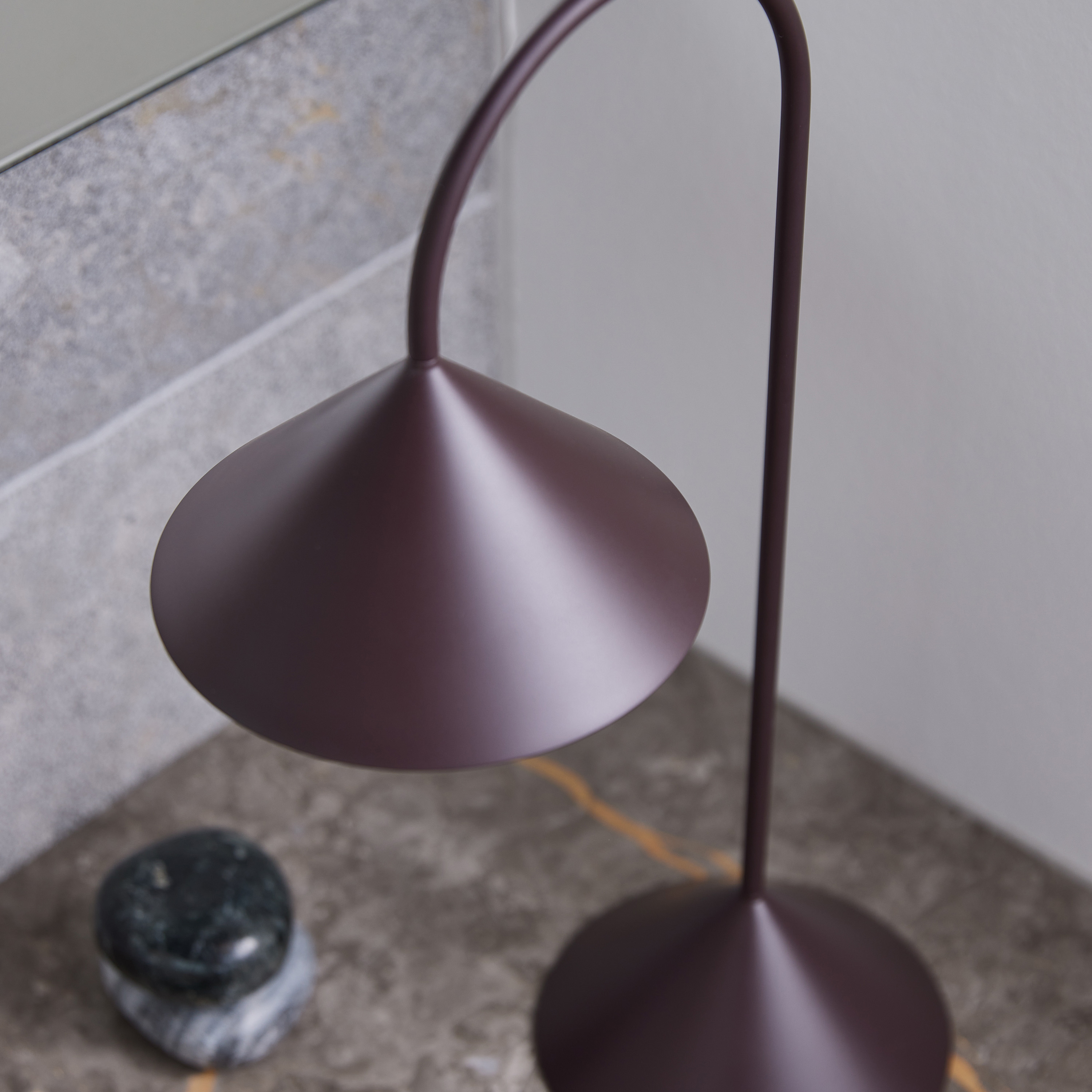 Frandsen Grasp Portabel Bordslampa Matt Beetroot 47cm