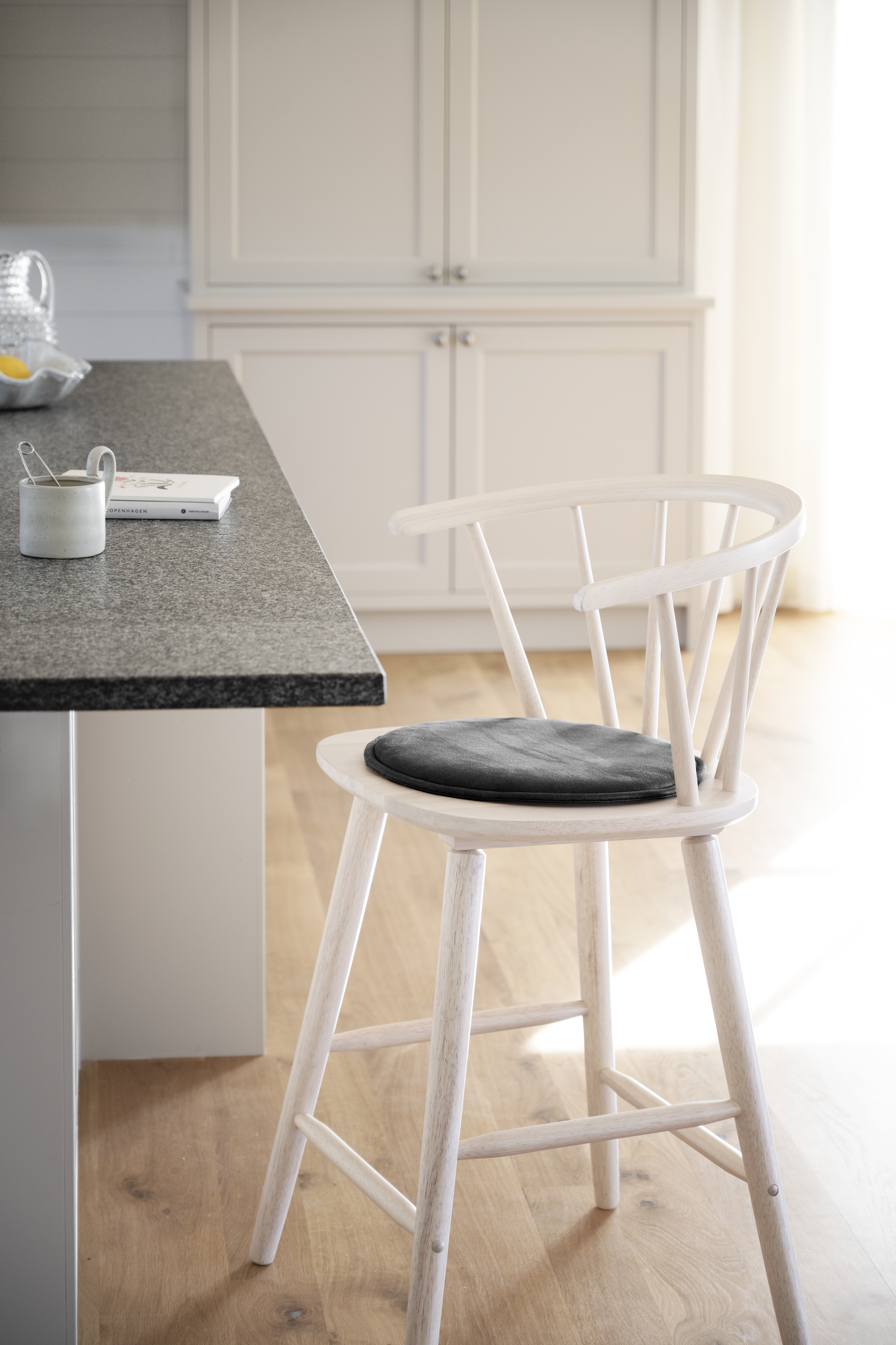 Rowico Home Fulton Sitzkissen Rund Schwarz Leder/Textil Ø38