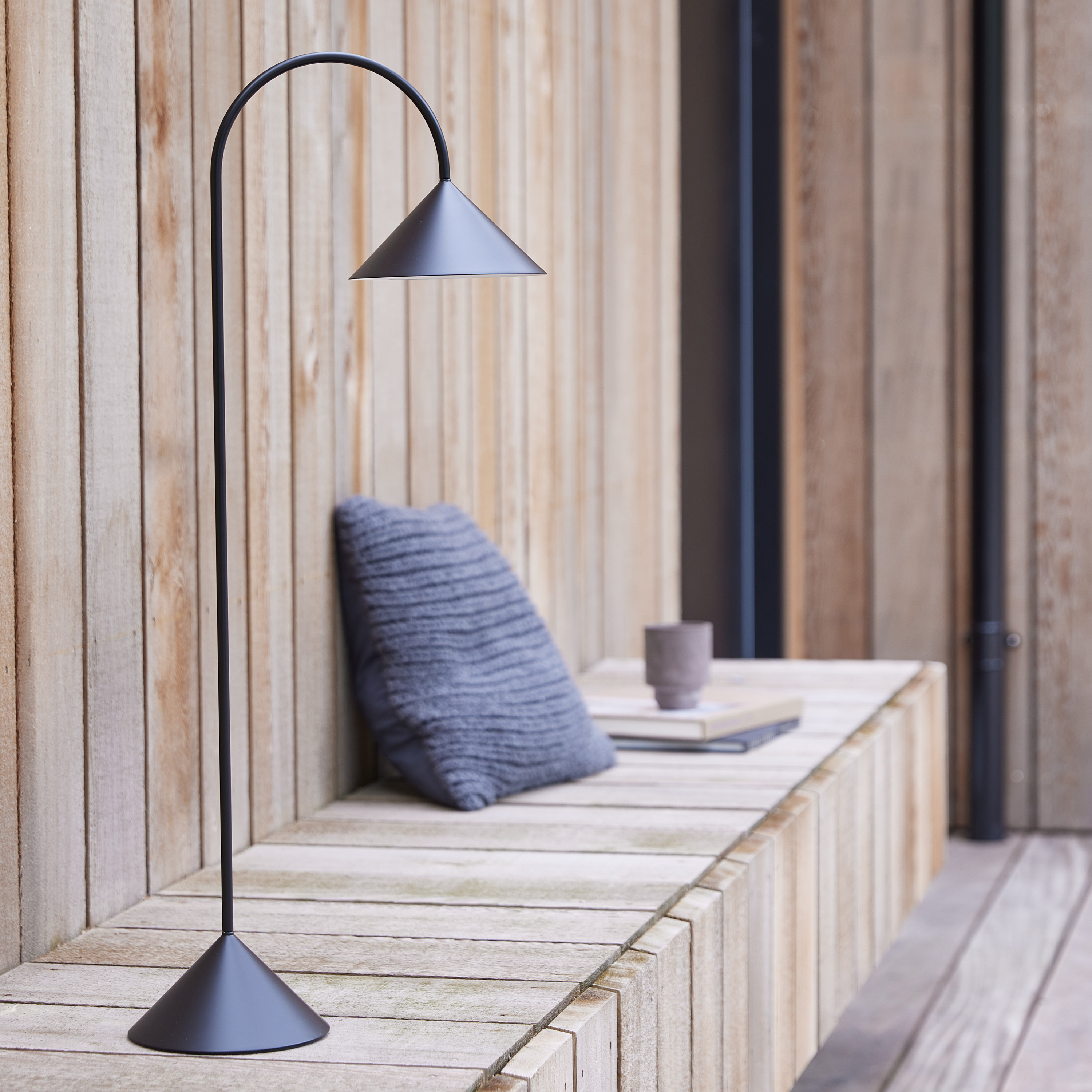 Frandsen Grasp Kannettava Pöytävalaisin Matt Black 72cm