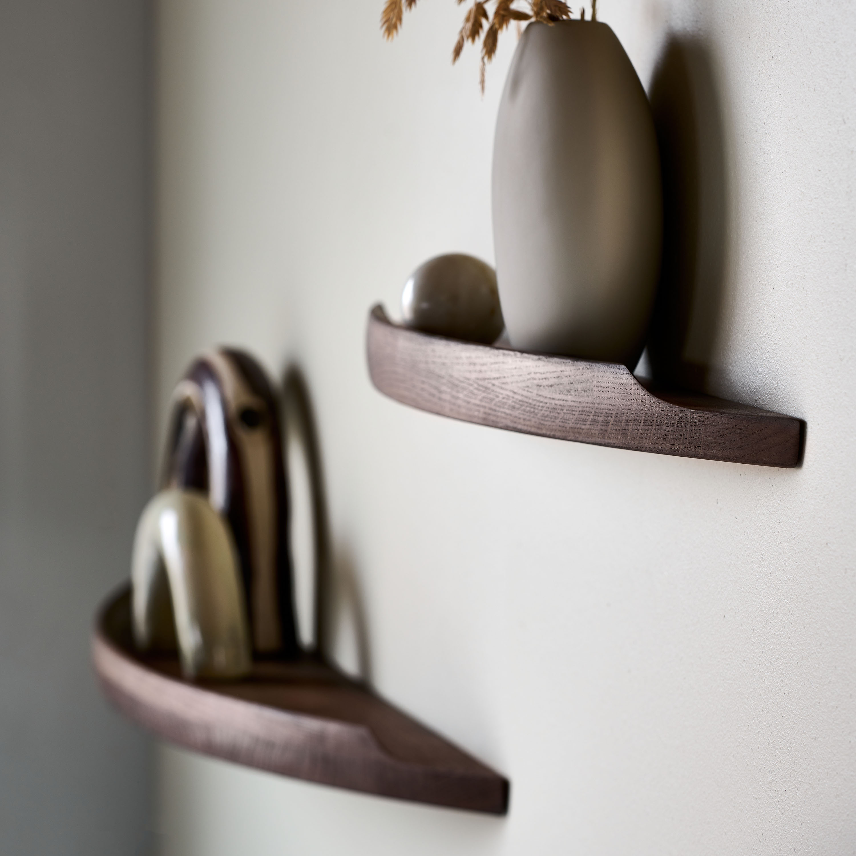 Aakjaer Furniture Arcus Vegghylle Røykoljet Eik Liten