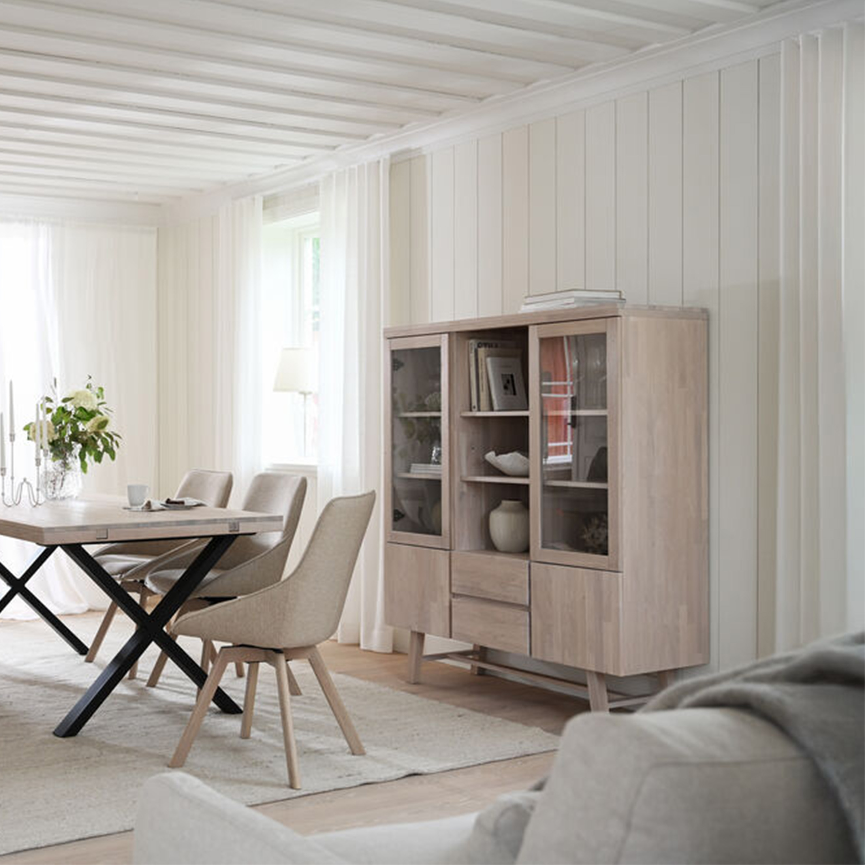 Rowico Home Brooklyn Vitrinskåp Vitpigmenterad Ek