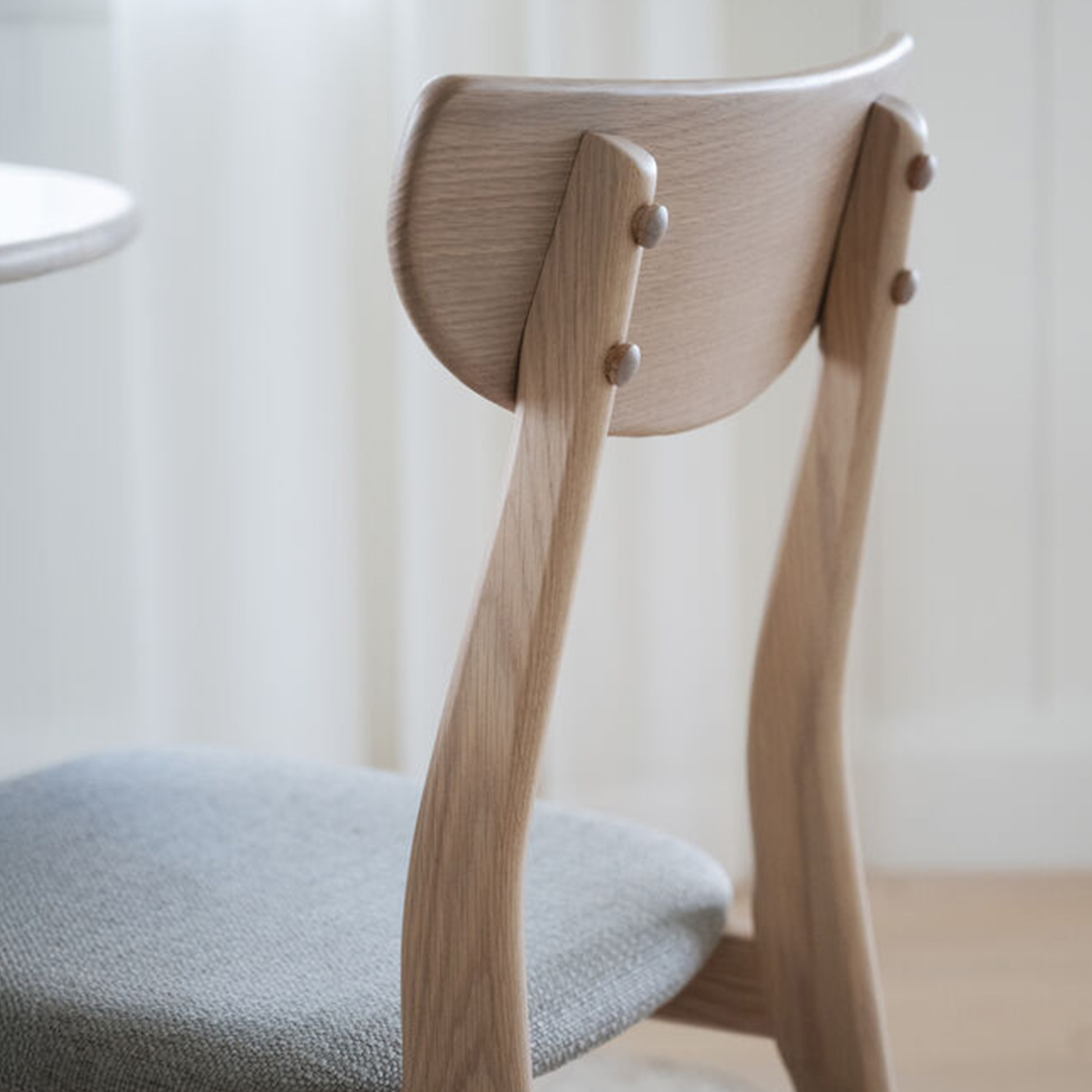 Rowico Home Rodham Matstol Vitpigment Ek/Gråbeige