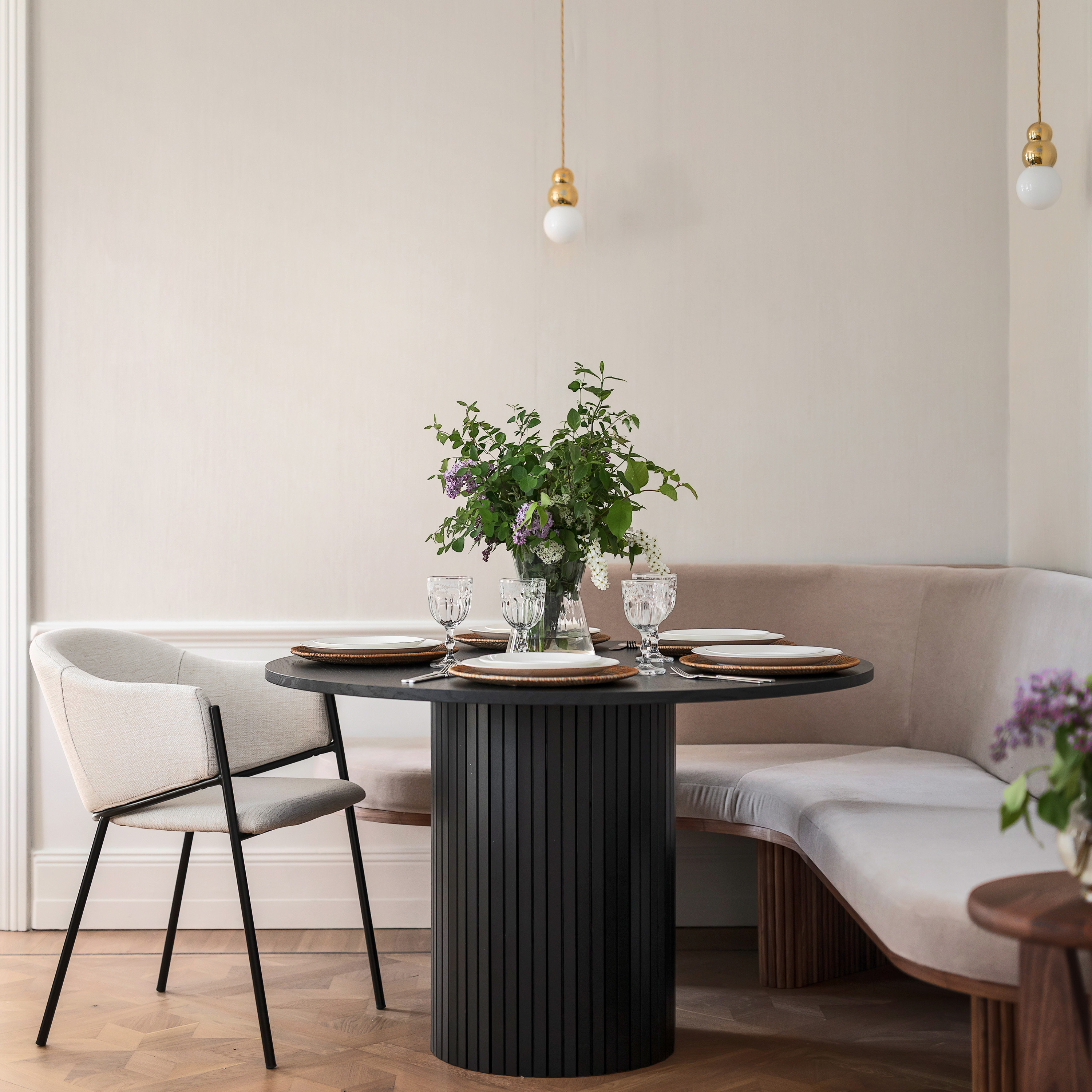 Sleepo Collection Adele Esstisch Schwarz Ø130